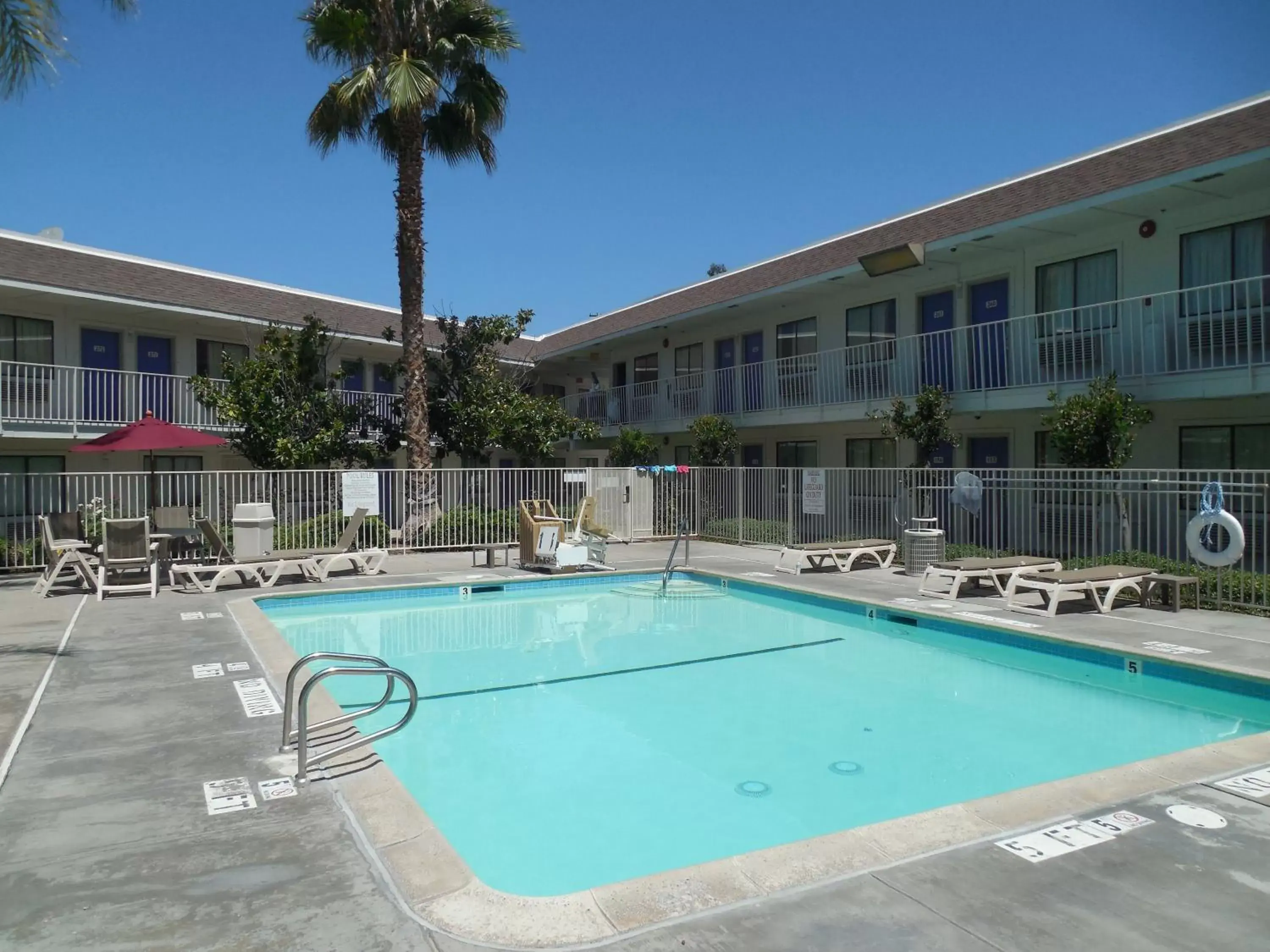 Swimming Pool in Motel 6-Temecula, CA - Historic Old Town
