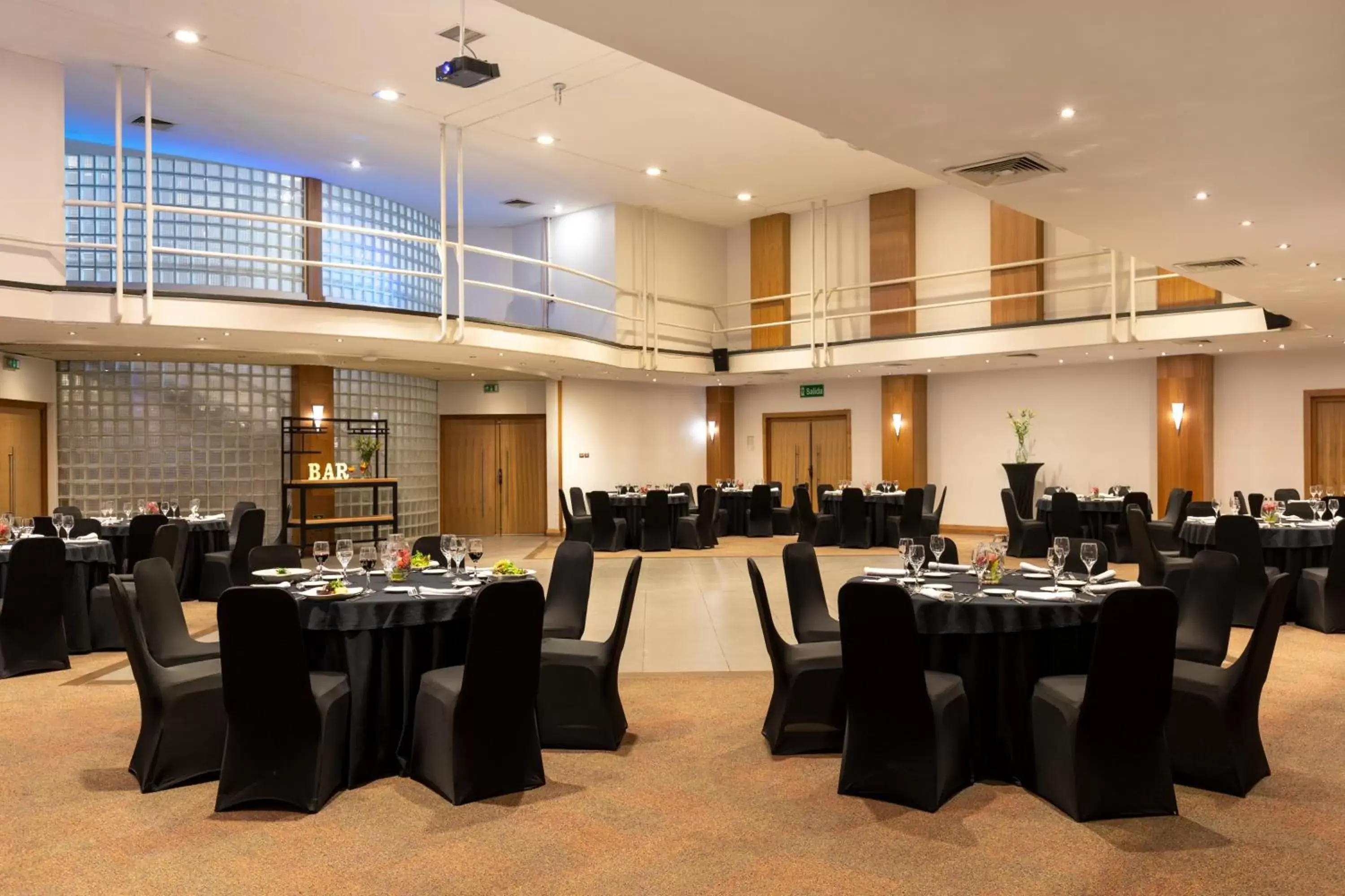 Meeting/conference room, Restaurant/Places to Eat in Best Western Marina Del Rey