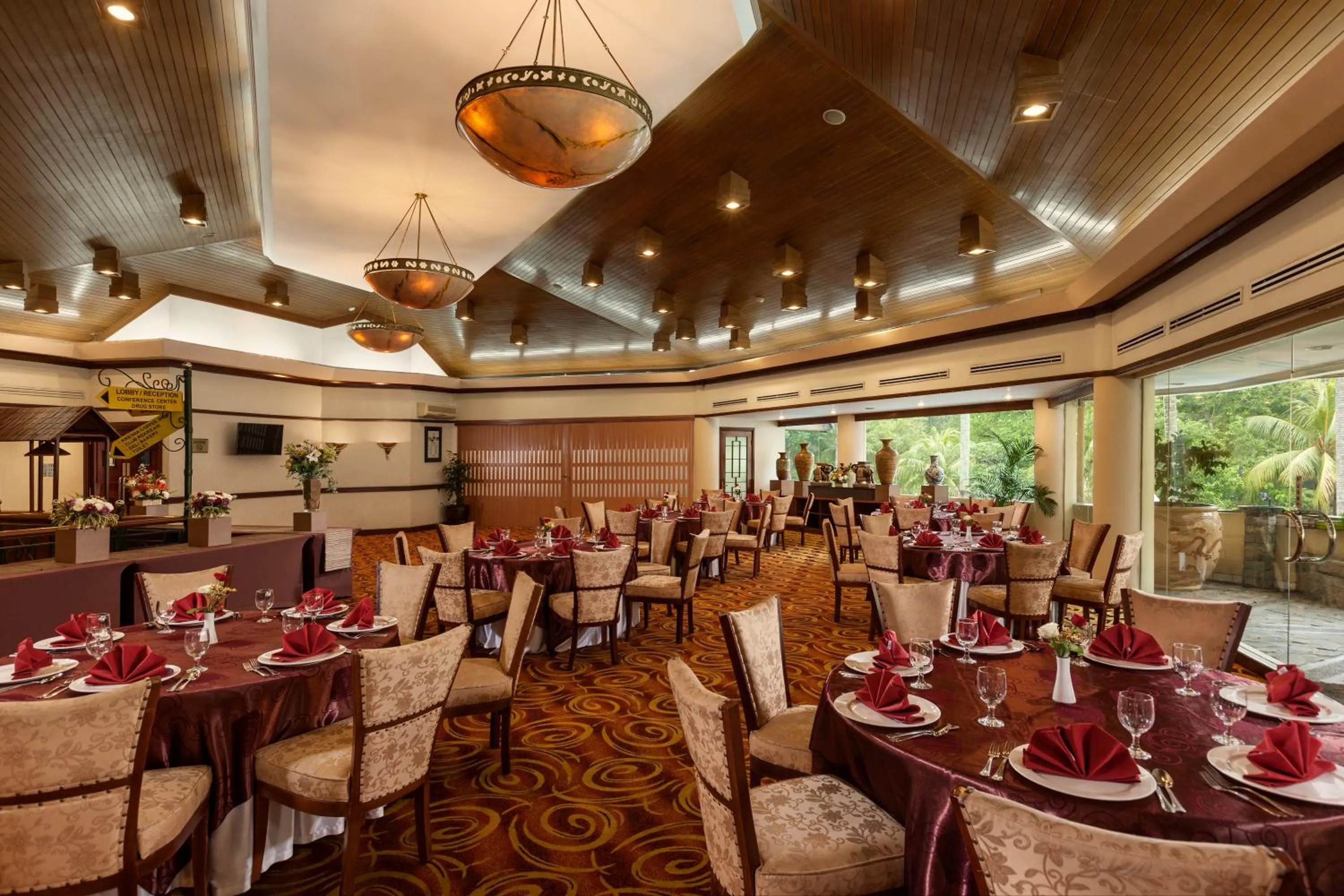 Restaurant/places to eat in Prime Plaza Hotel Purwakarta