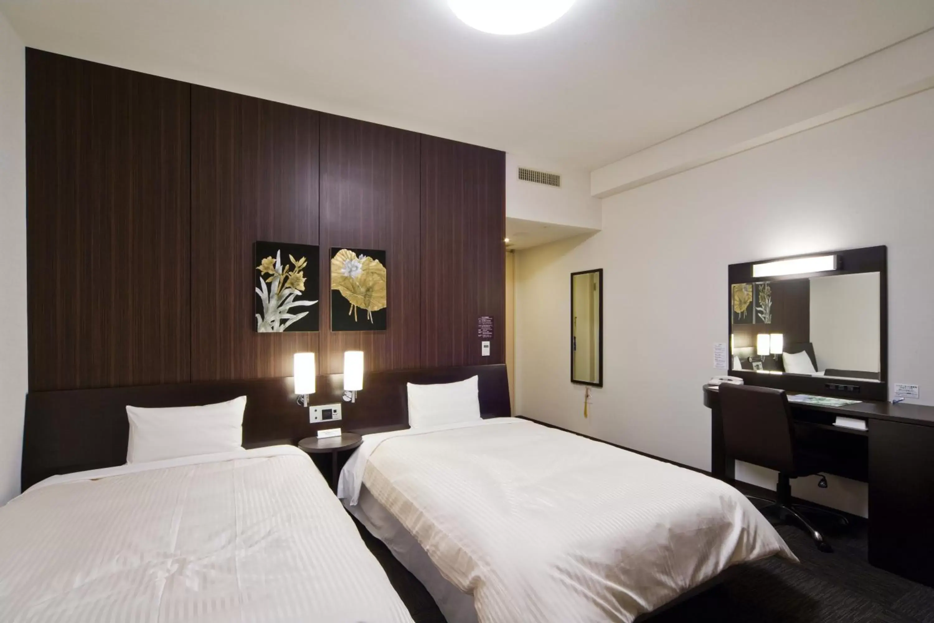 Bed in Hotel Route-Inn Tomakomai Ekimae