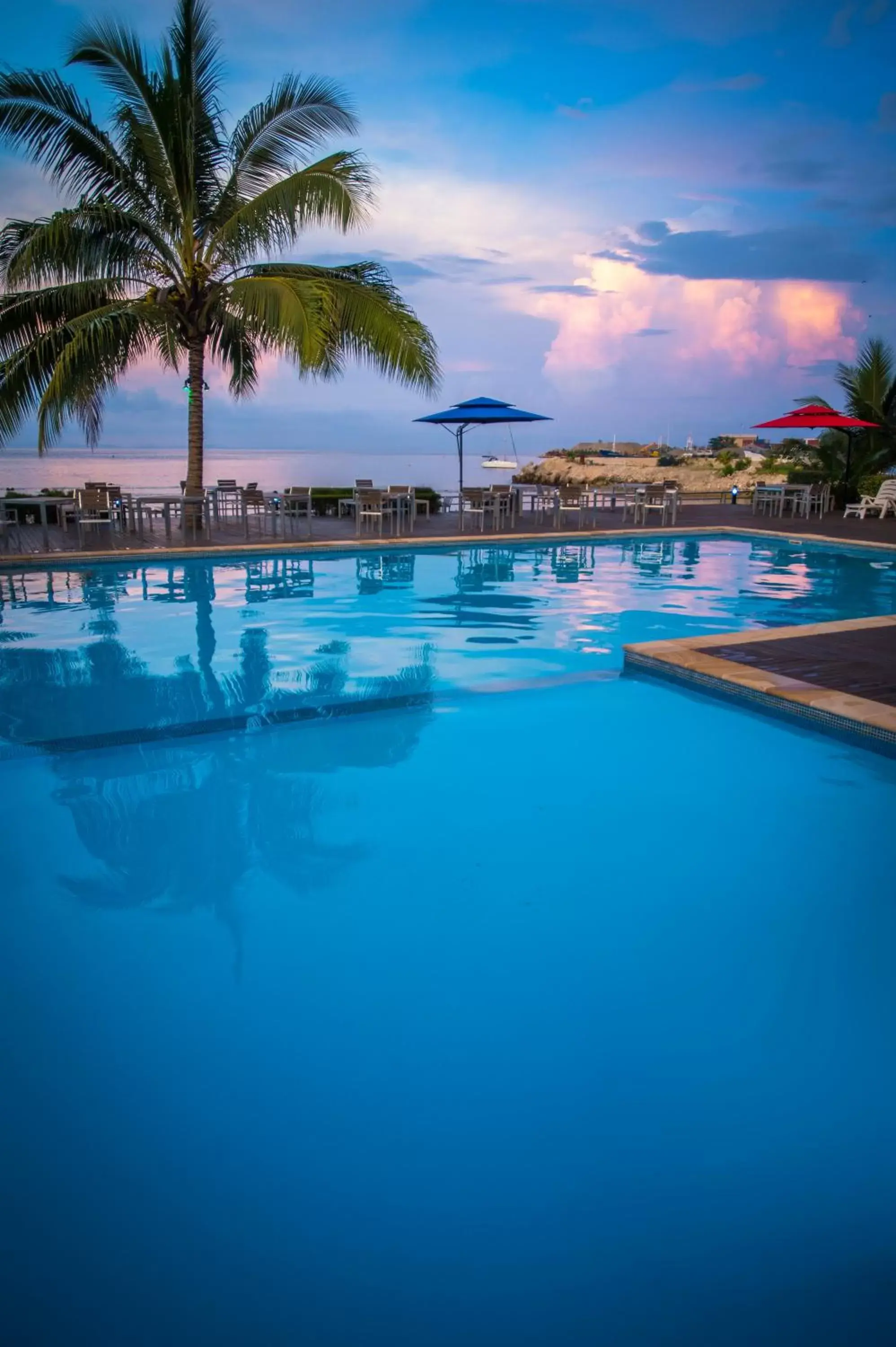 Swimming Pool in Heritage Park Hotel