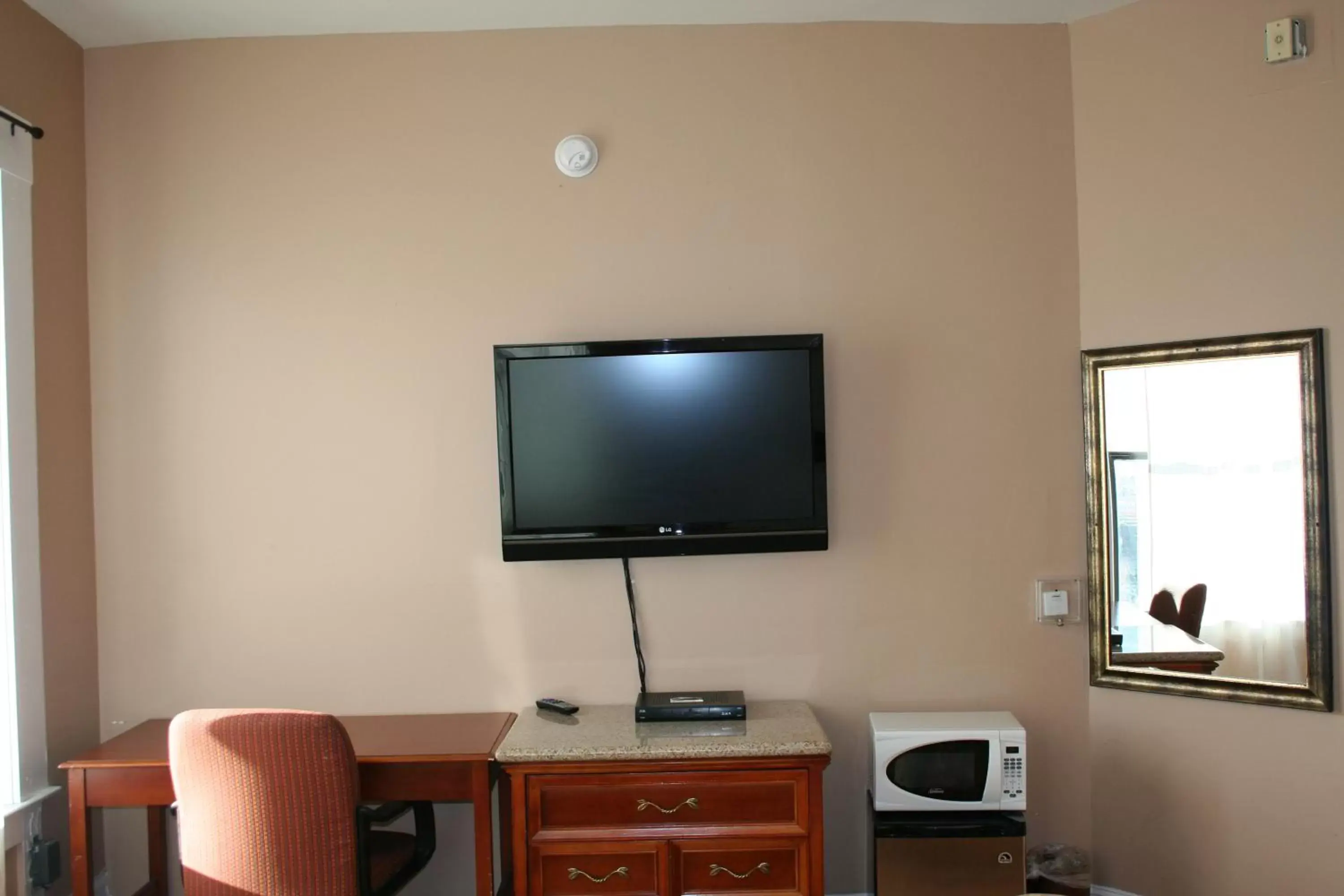 TV and multimedia, TV/Entertainment Center in Europa Hotel
