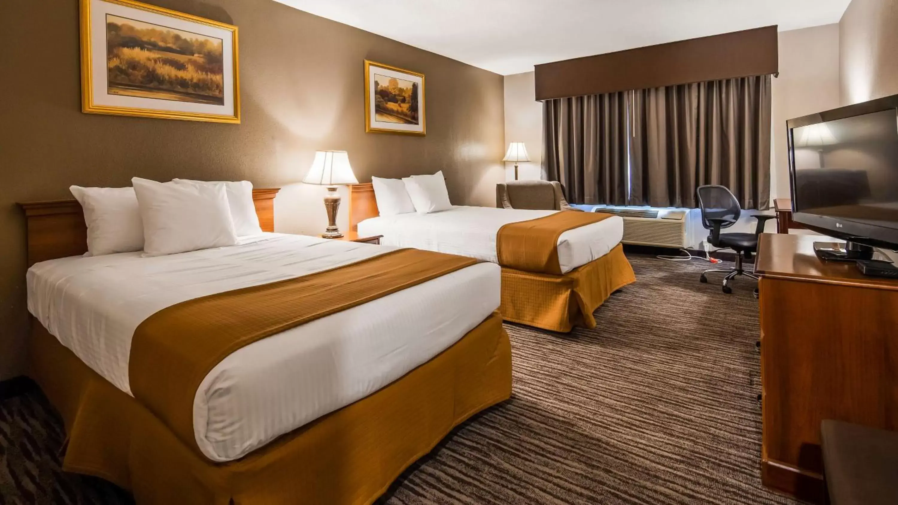 Bed in Best Western Gateway Adirondack Inn Bed in Best Western Gateway Adirondack Inn