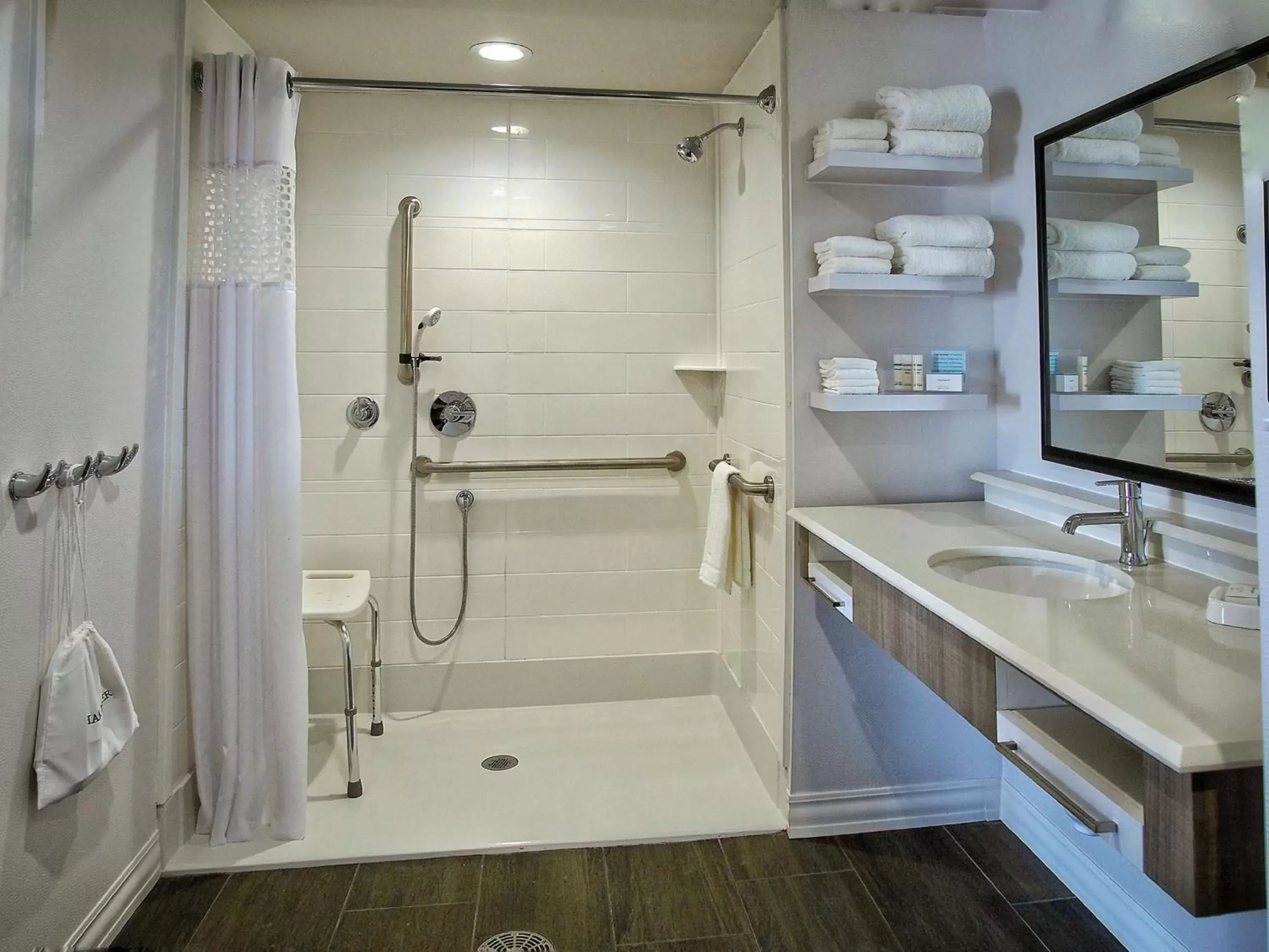 Bathroom in Hampton Inn & Suites-Moore