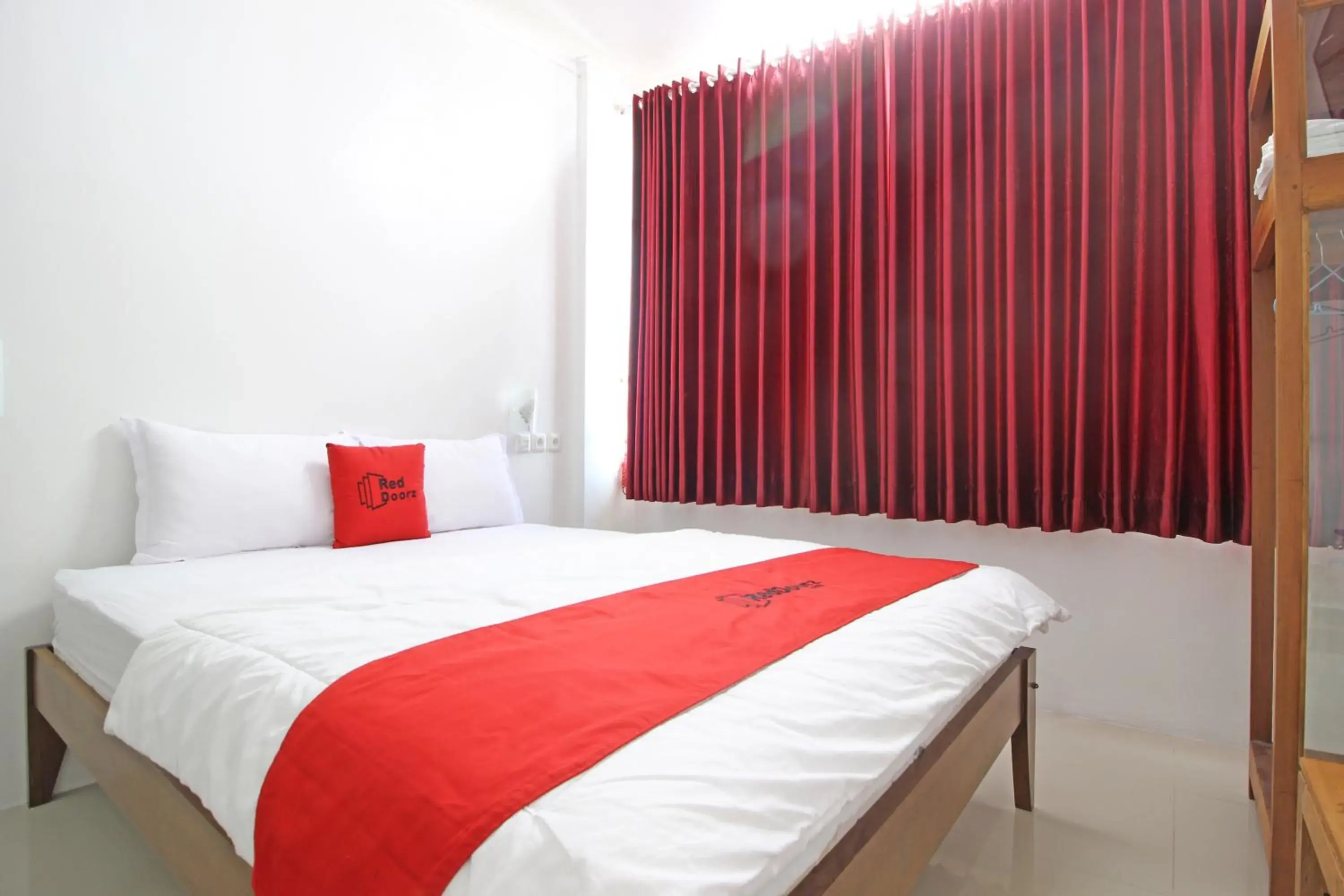 Bedroom, Bed in RedDoorz @ Jalan Ringroad Selatan