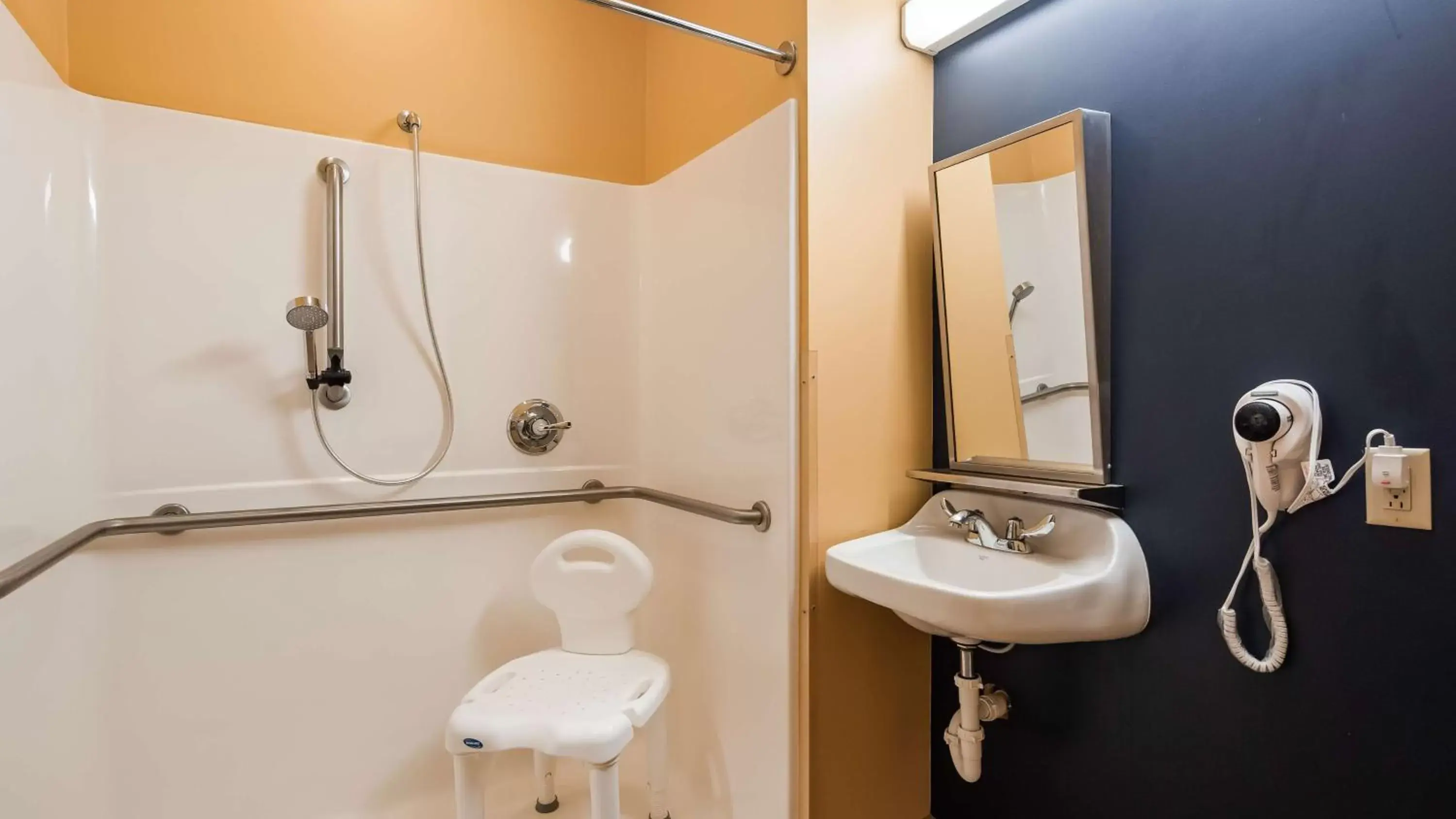 Bathroom in SureStay Plus Hotel by Best Western Keyser