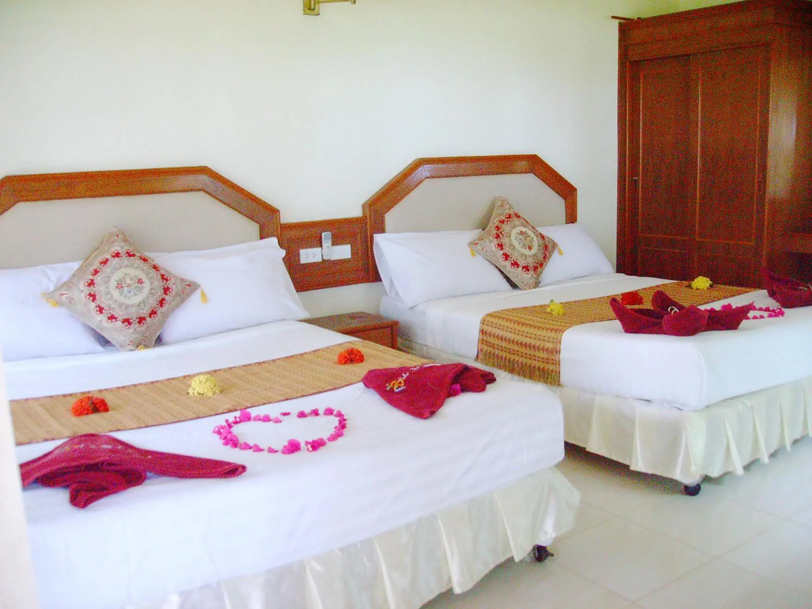 Bed in Lanta Palm Beach Resort