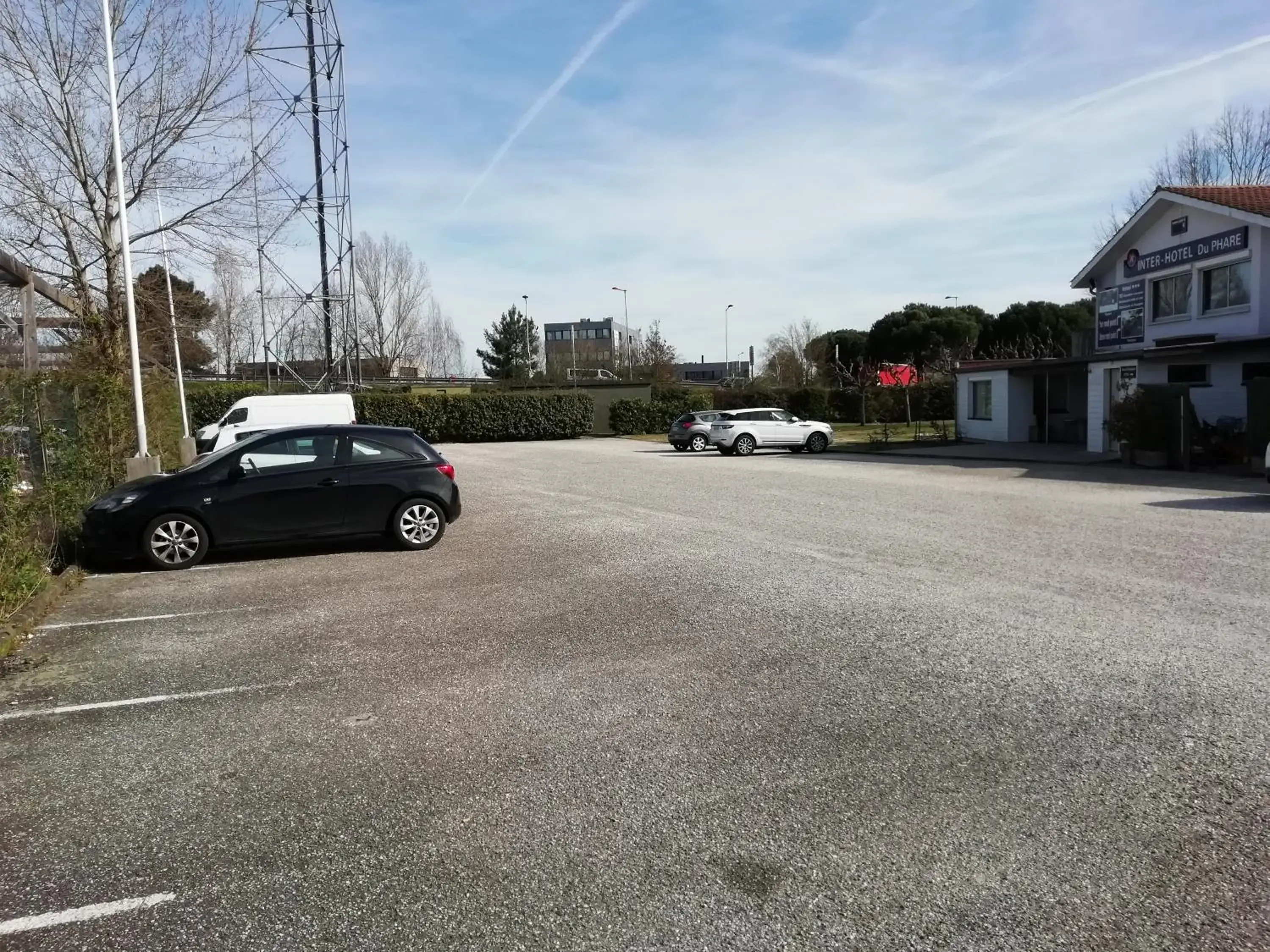 Parking in The Originals City, Hôtel du Phare, Bordeaux Mérignac (Inter-Hotel)