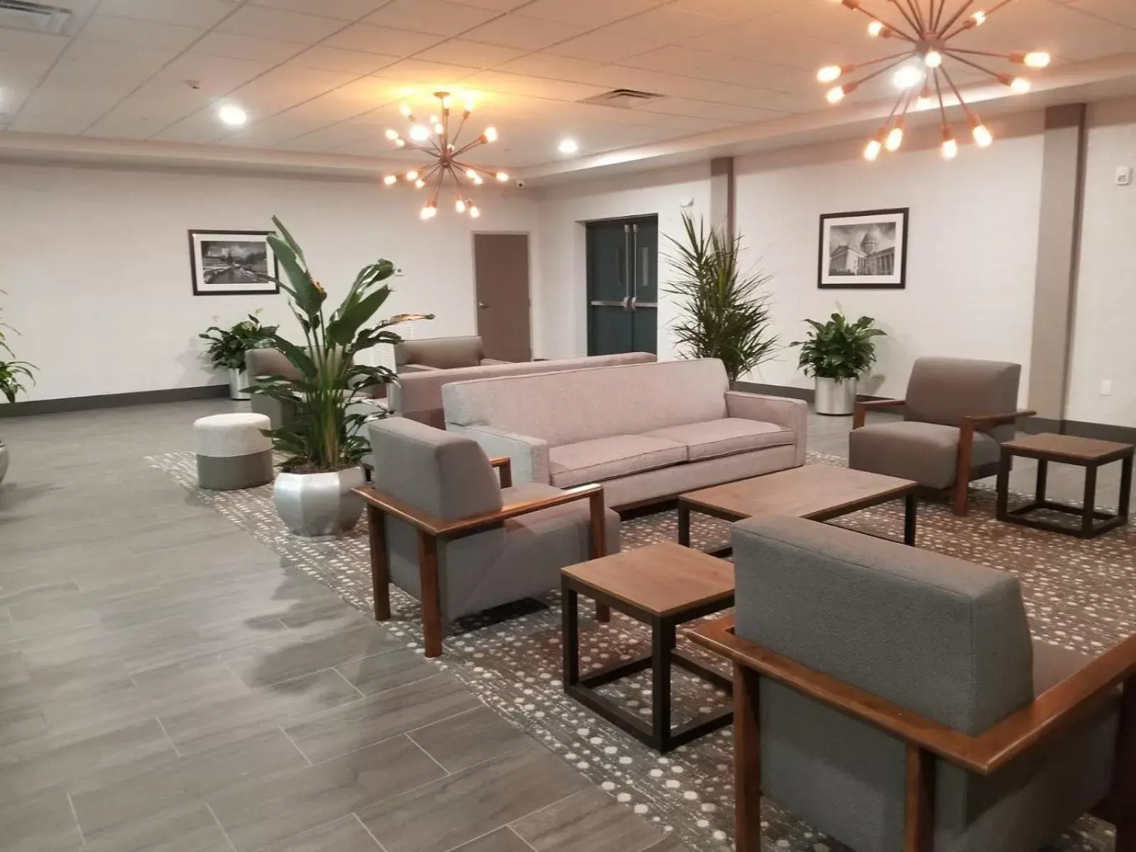 Seating area, Lobby/Reception in Radisson Hotel Oklahoma City Airport