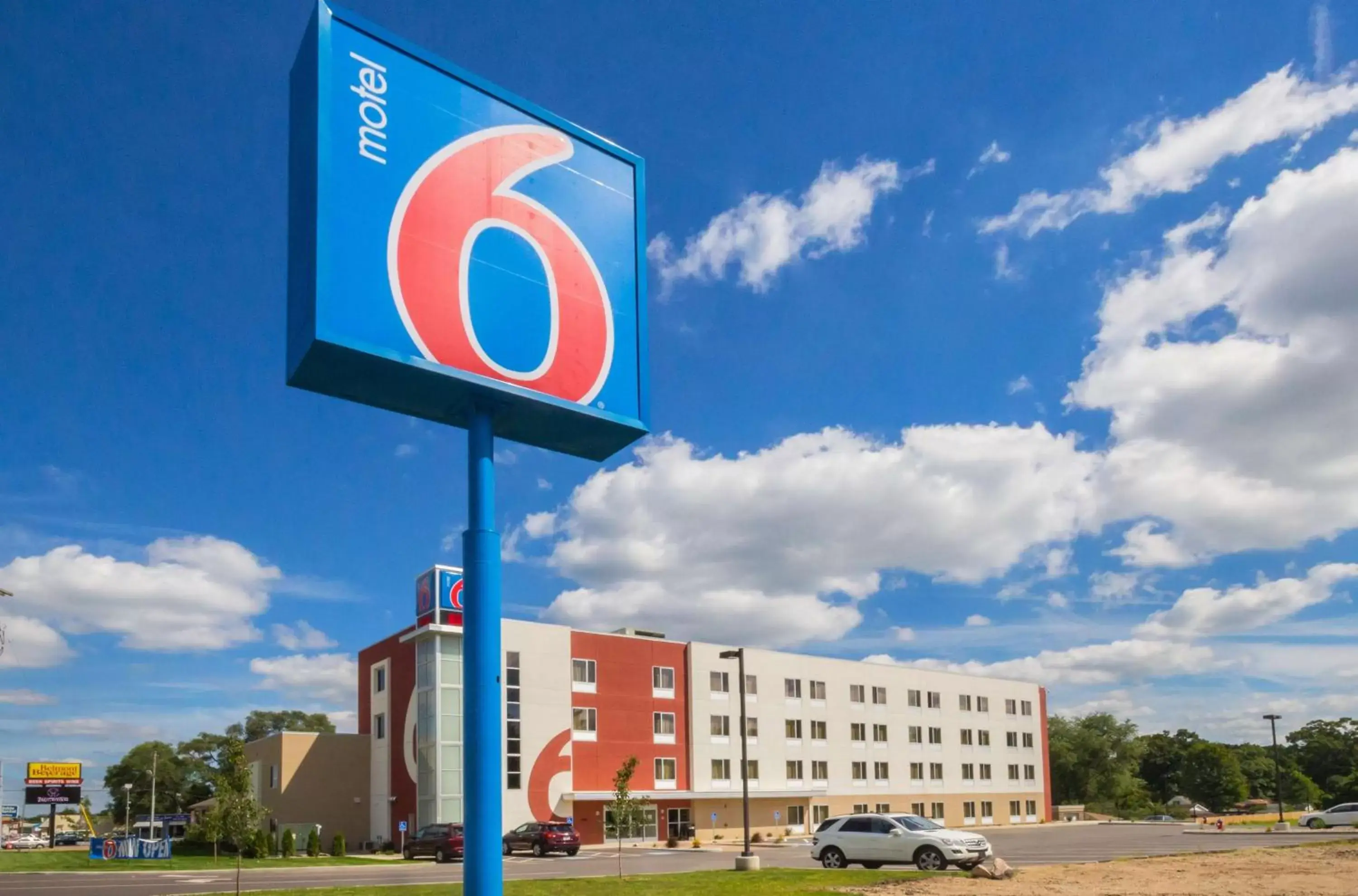 Property Building in Motel 6-South Bend, IN - Mishawaka