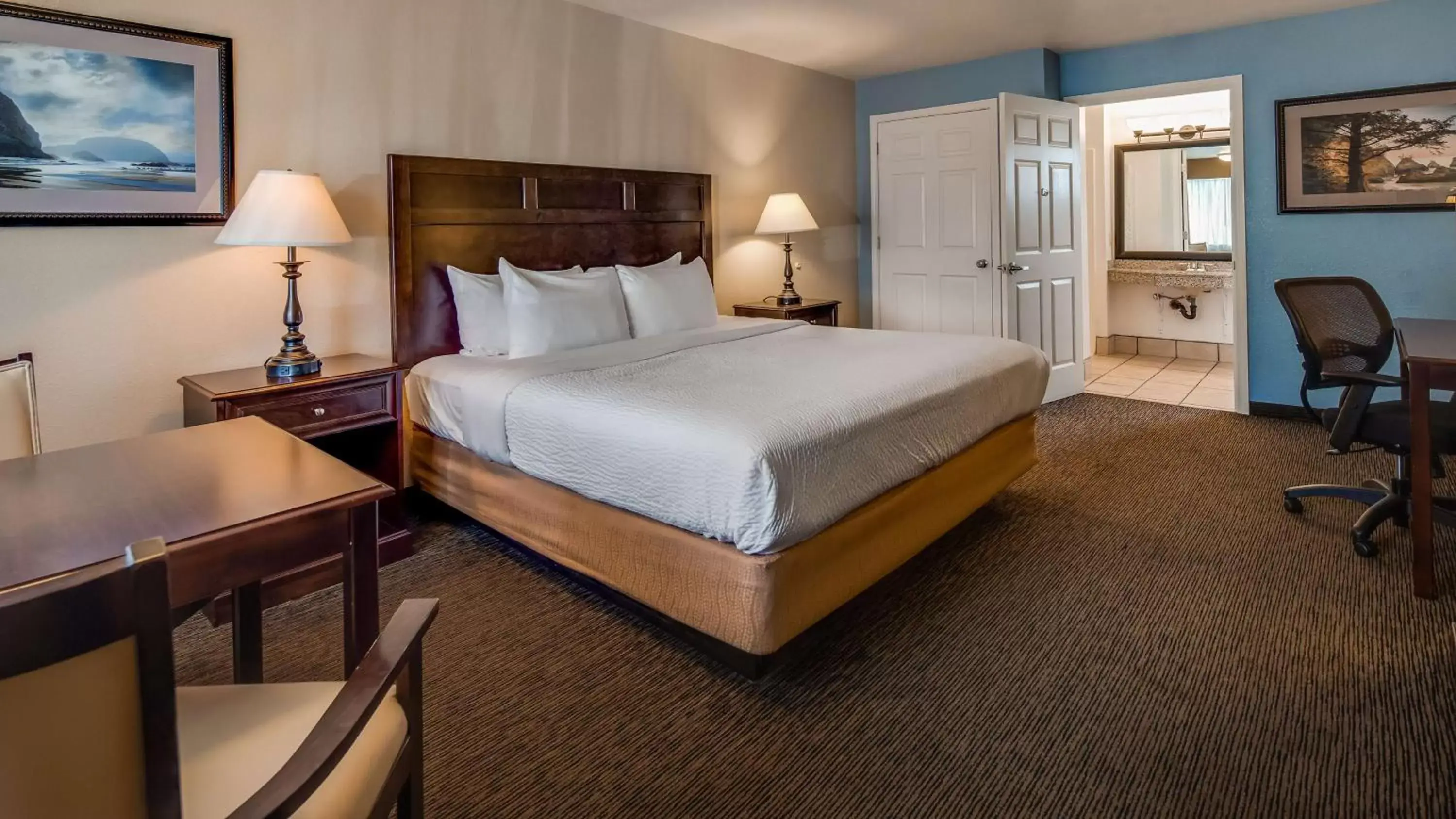 Photo of the whole room, Bed in Best Western Arcata Inn