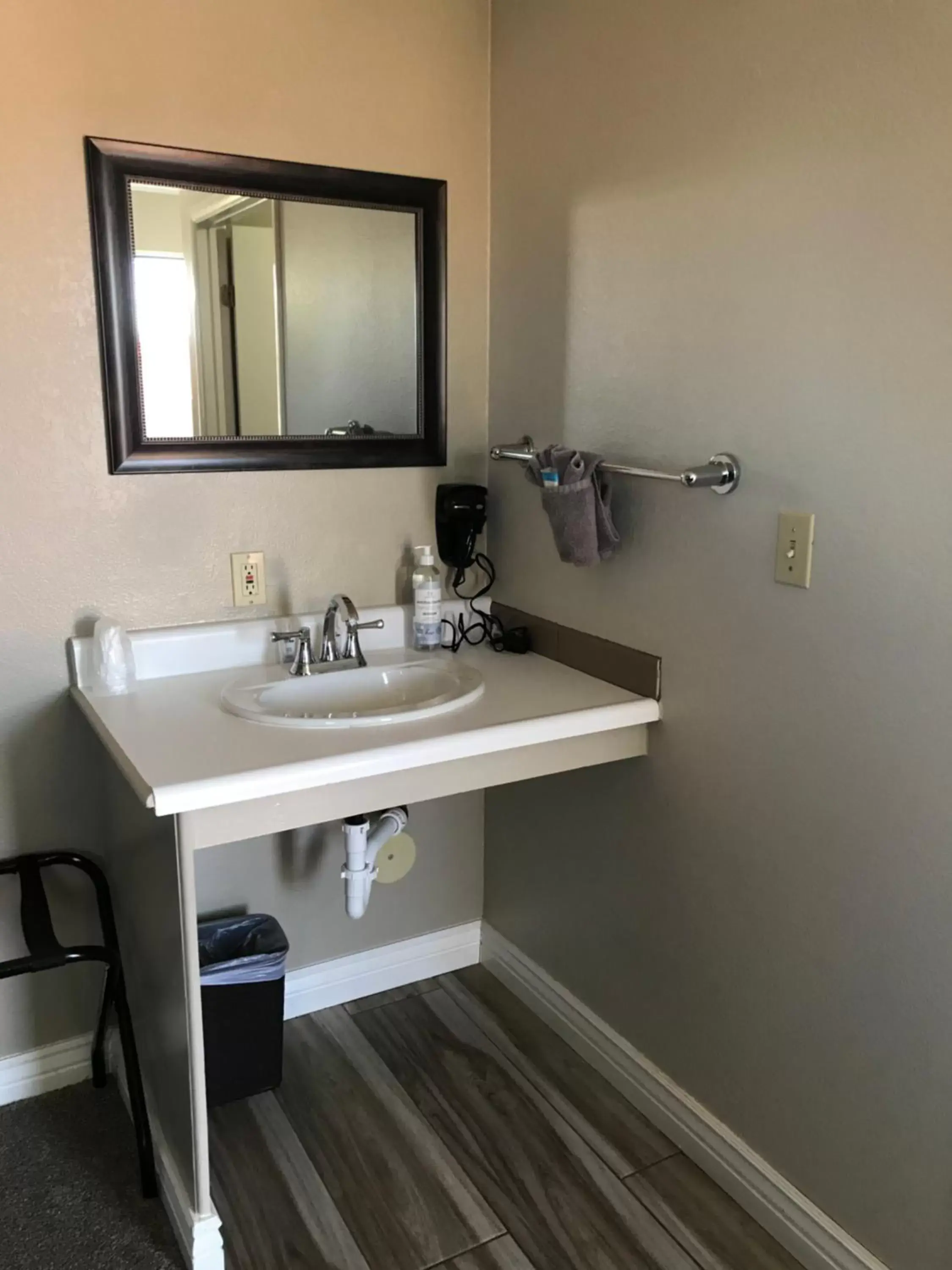 Bathroom in Red Rock Motel