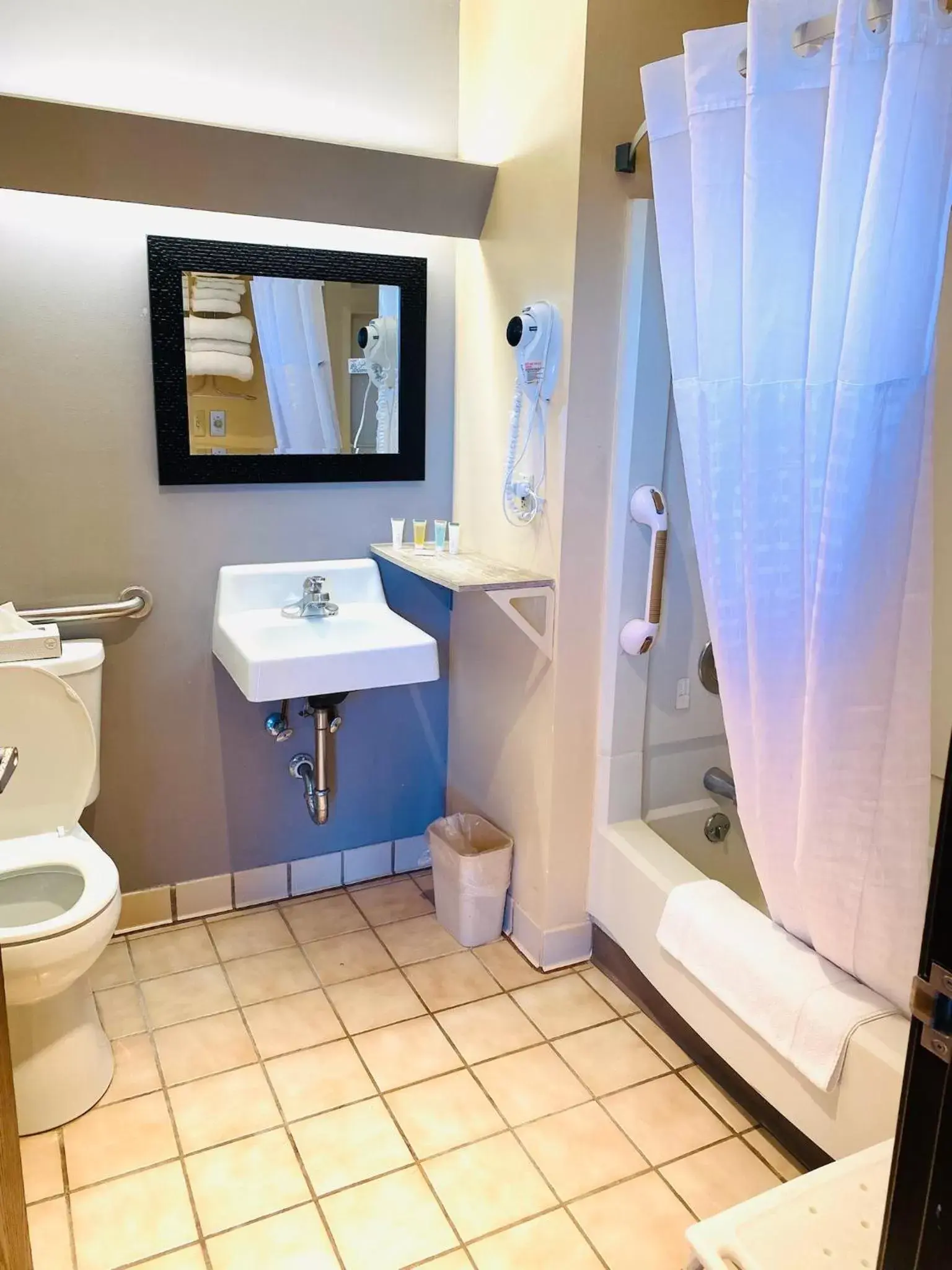 Queen Room with Two Queen Beds and Bath Tub - Mobility Accessible/Non-Smoking in Super 8 by Wyndham Dodge City