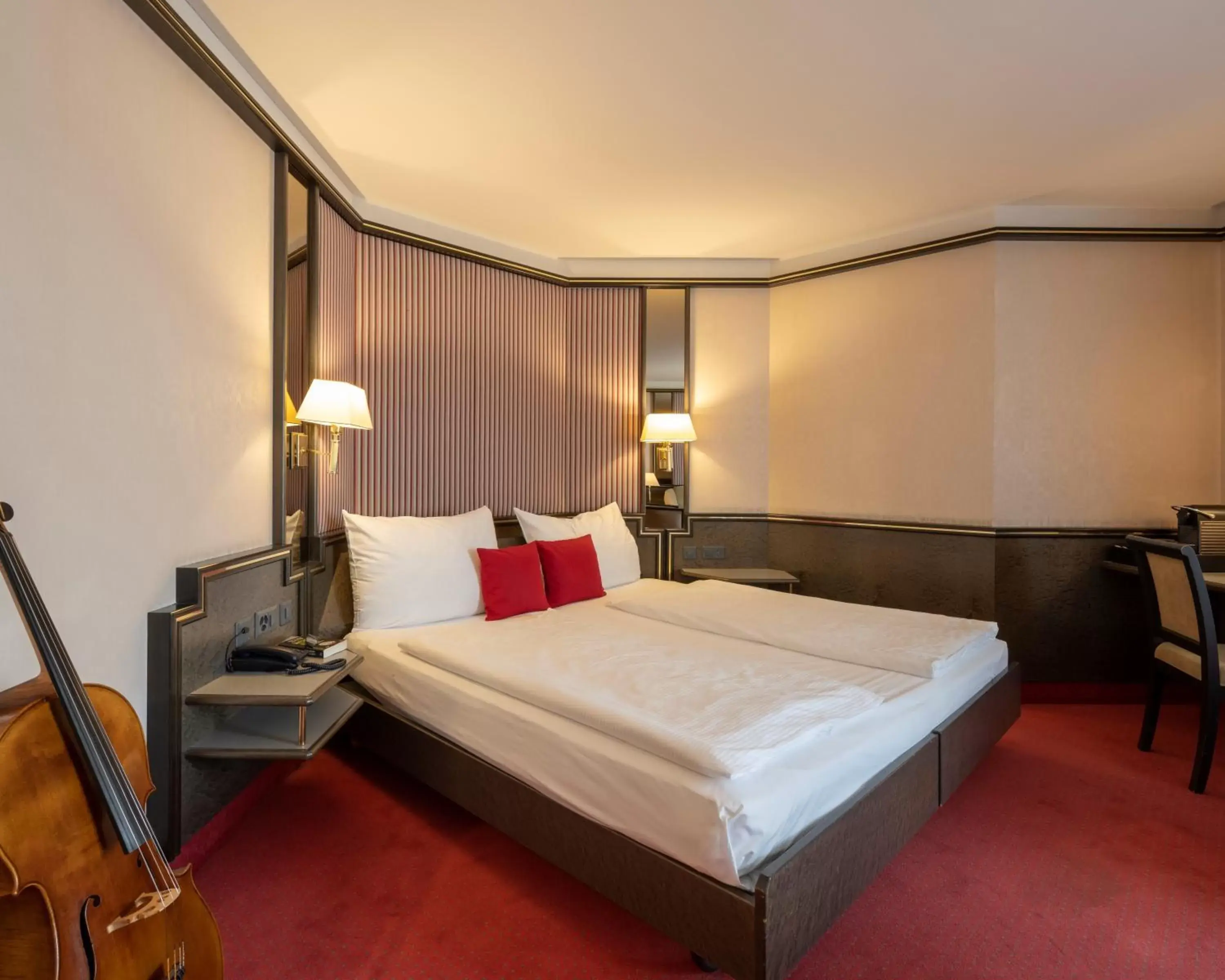 Bedroom, Bed in Hotel Monopol Luzern