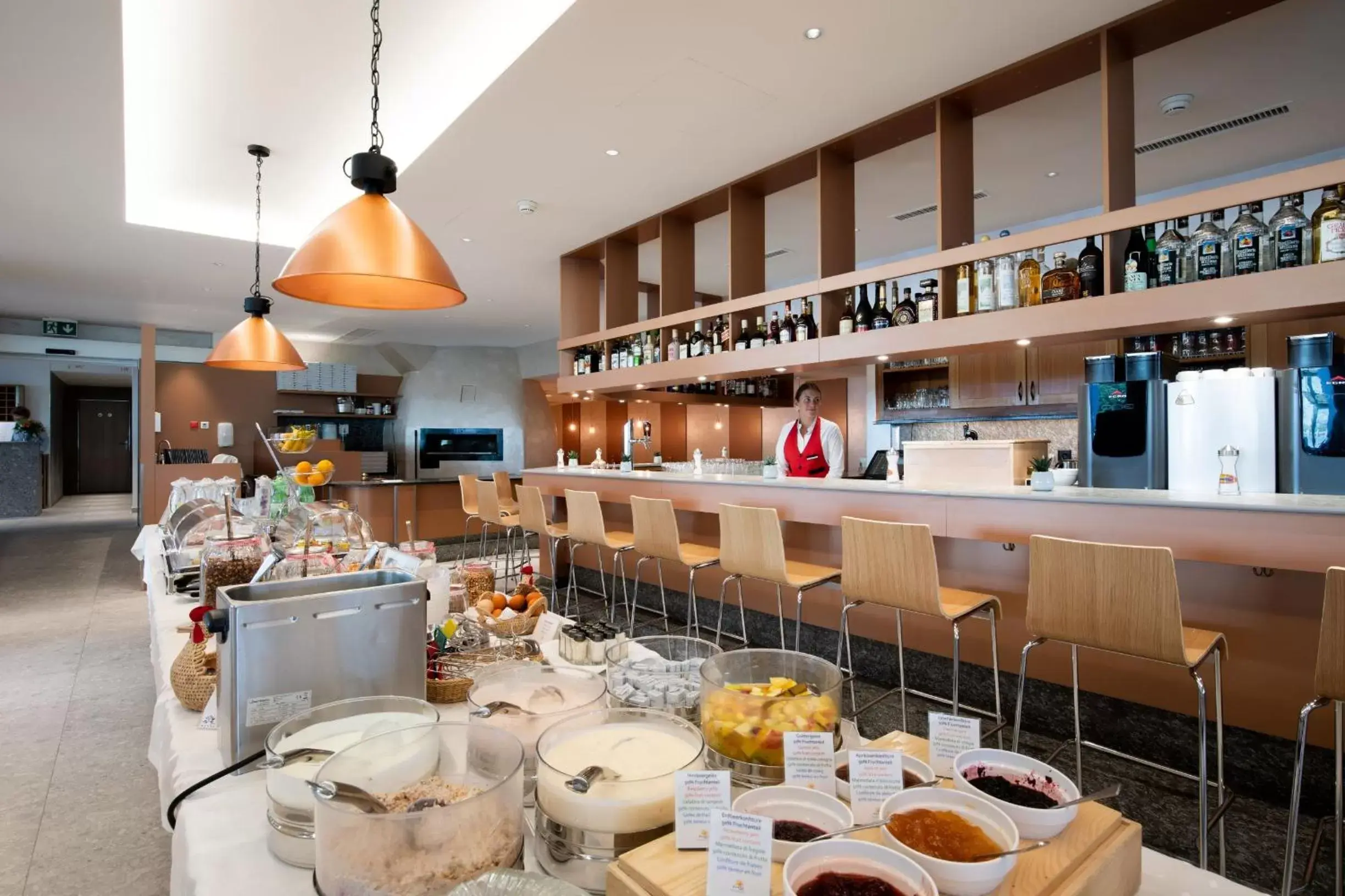 Buffet breakfast, Restaurant/Places to Eat in Hotel Sonne St. Moritz 3* Superior