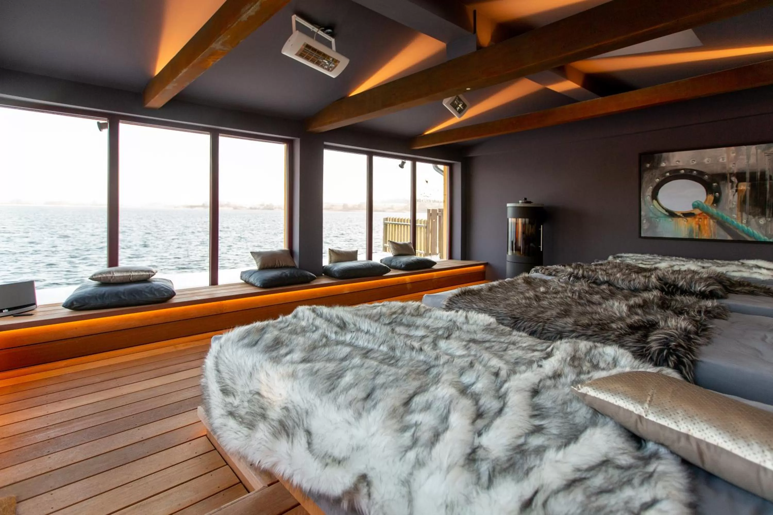 Winter, Bed in Hotel Inselhof