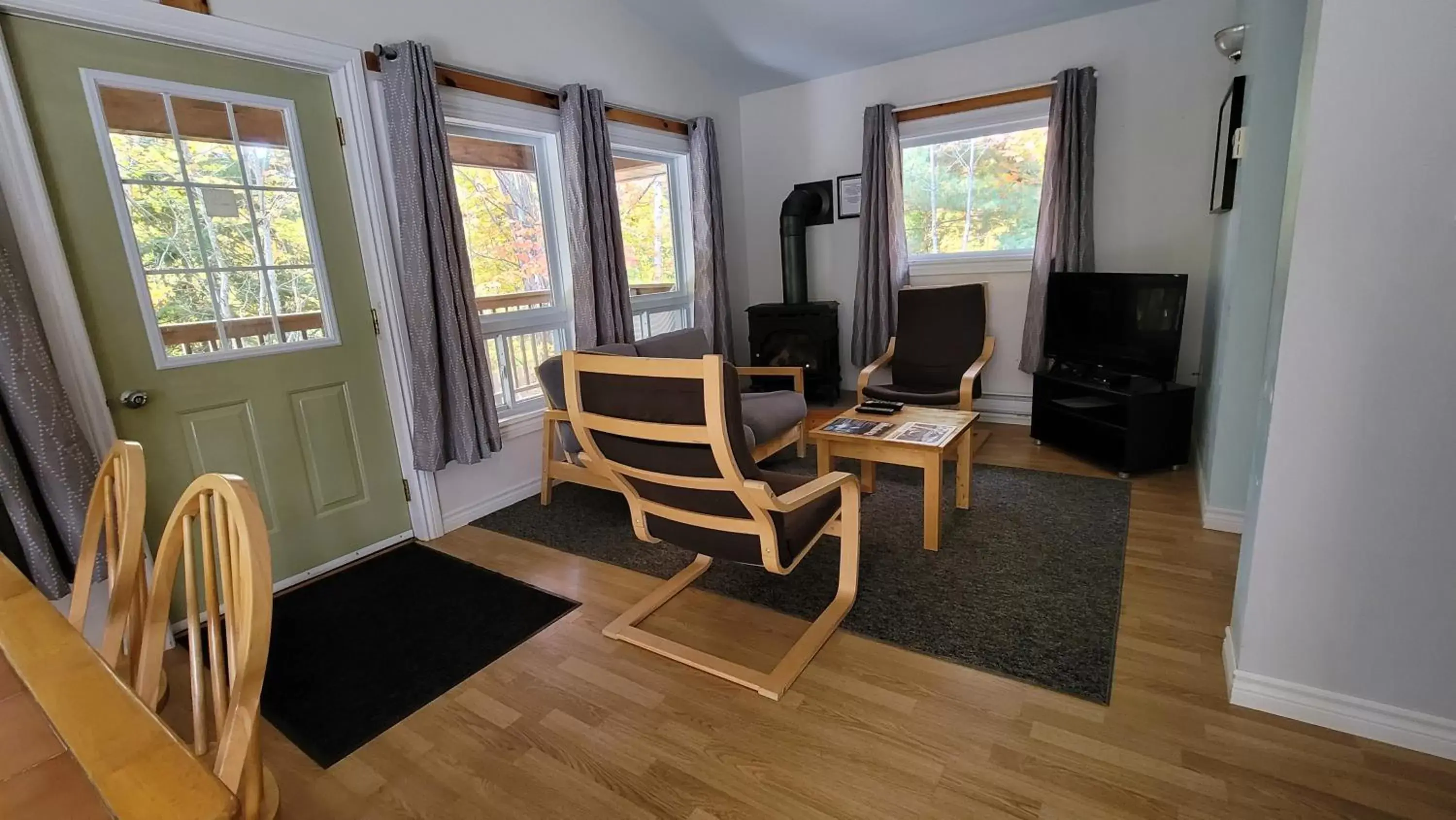 Dining Area in Parkway Cottage Resort and Trading Post