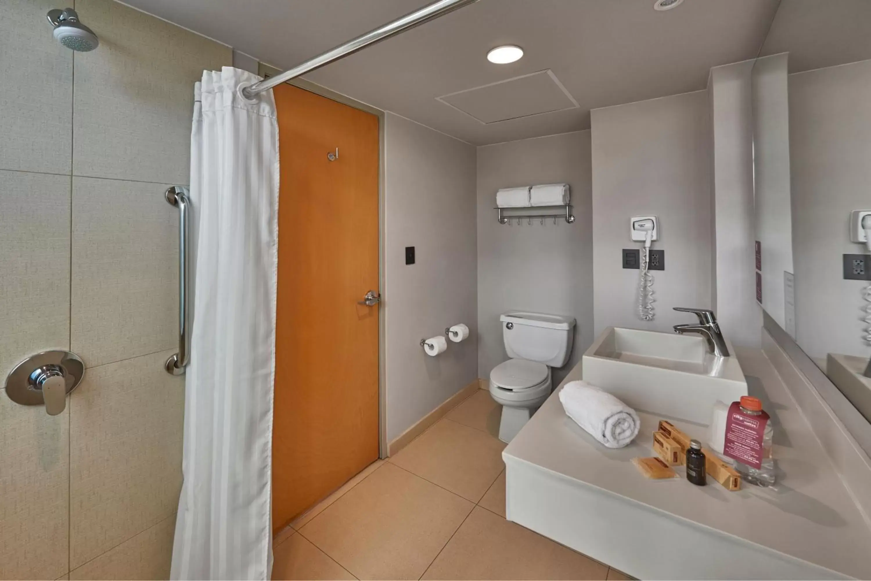 Photo of the whole room, Bathroom in City Express Suites by Marriott Anzures