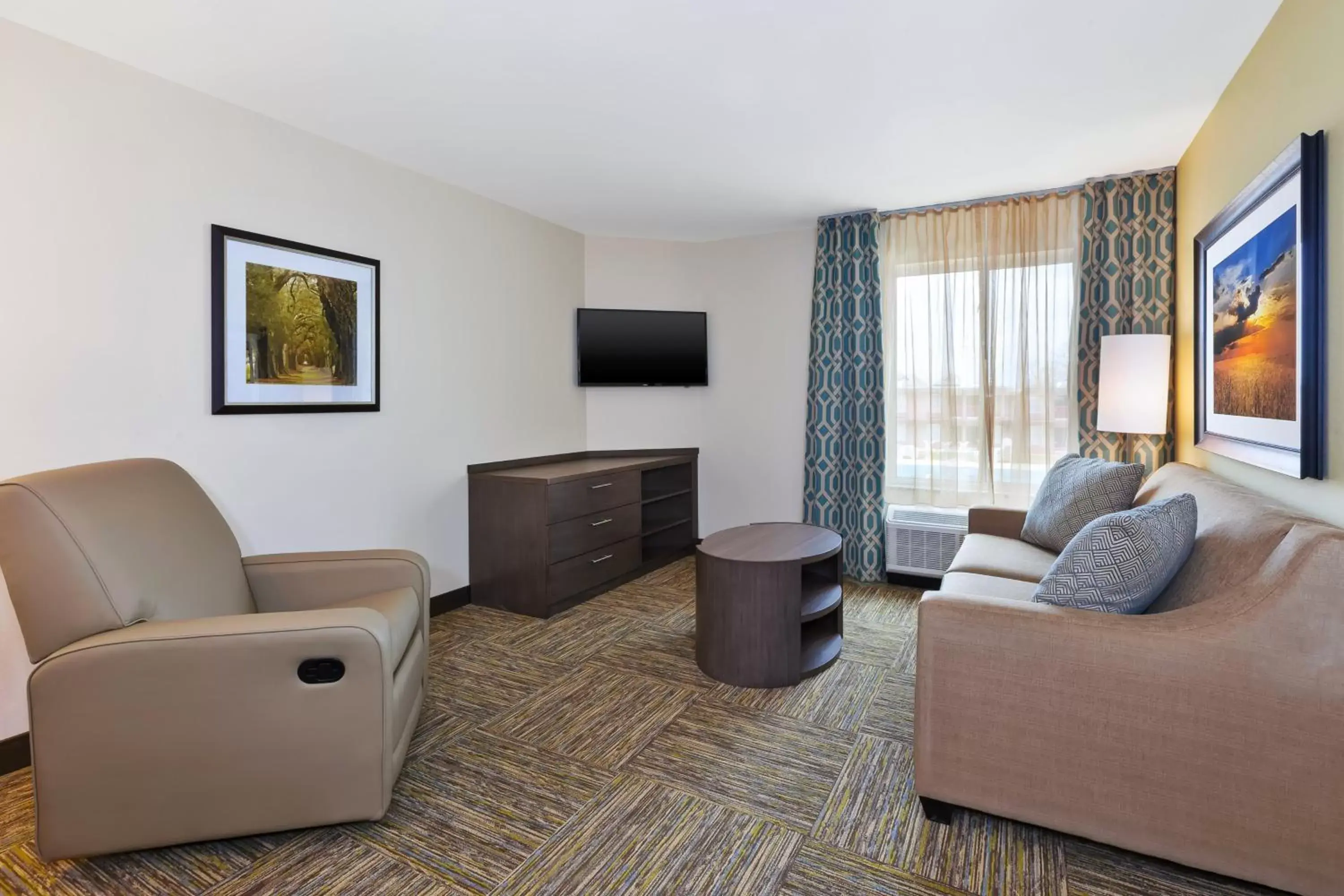 Photo of the whole room, Seating Area in Candlewood Suites Louisville - NE Downtown Area, an IHG Hotel