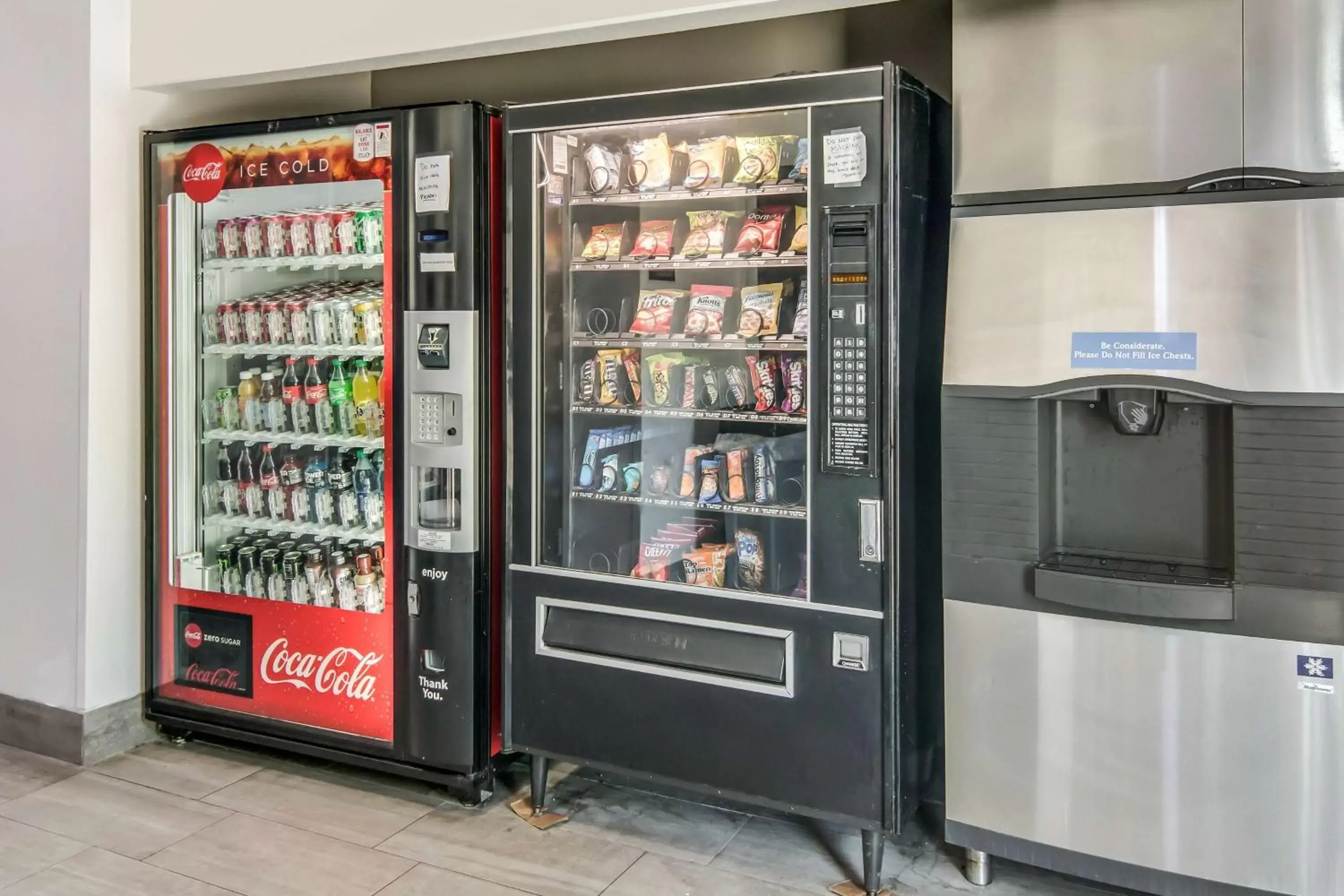 vending machine, Supermarket/Shops in Motel 6-Cleburne, TX