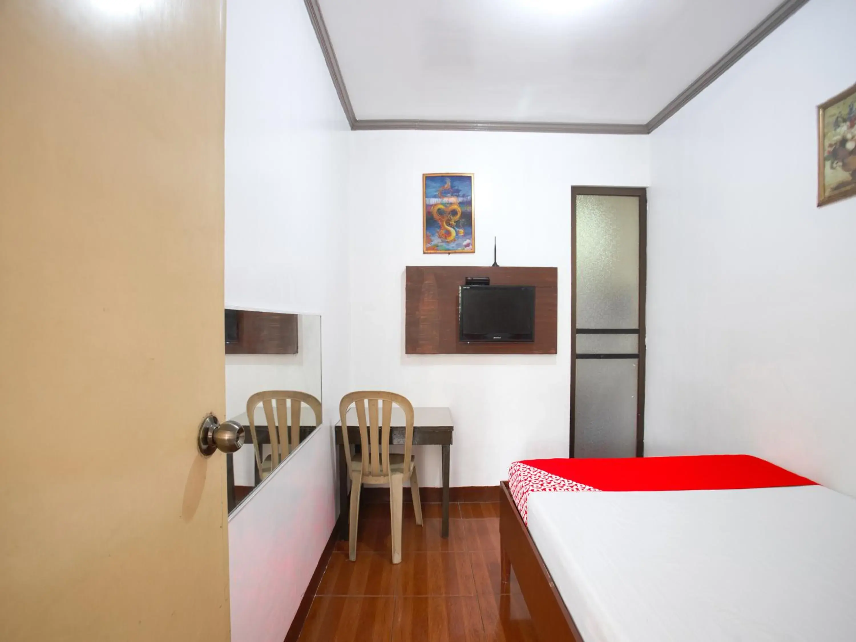 Bedroom, Dining Area in OYO 802 Ka Farah's Inn