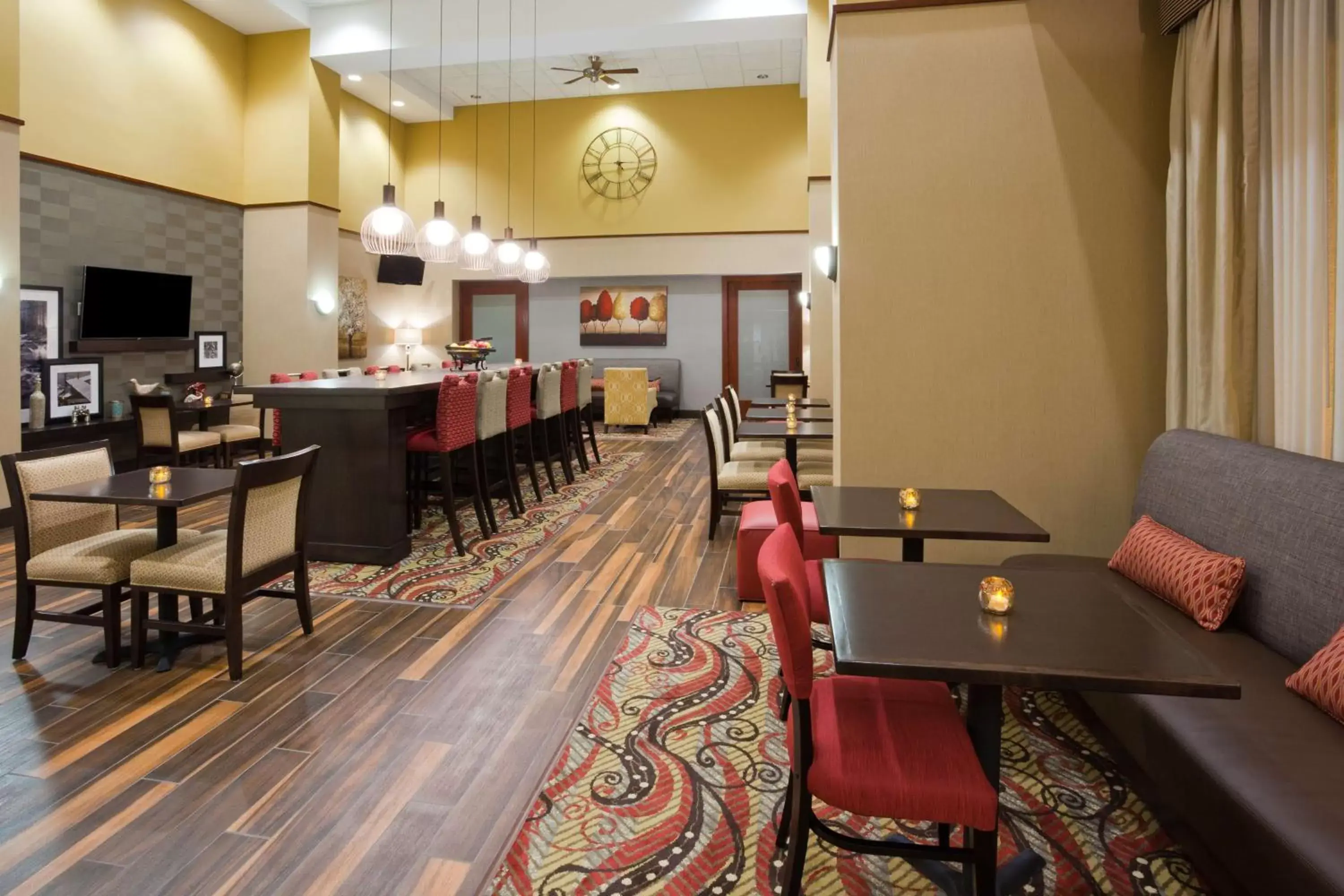 Lobby or reception, Restaurant/Places to Eat in Hampton Inn & Suites Lino Lakes
