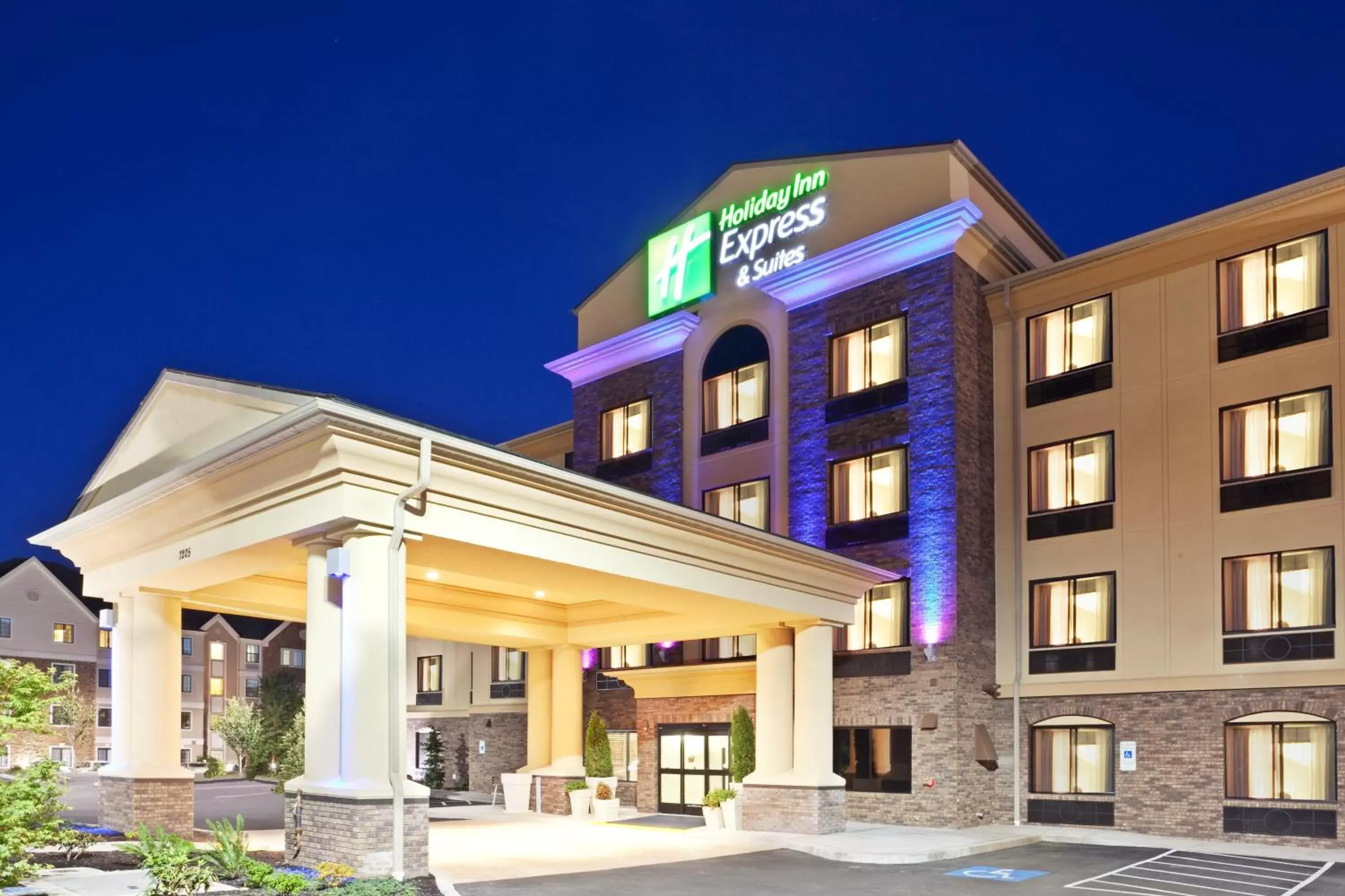 Property Building in Holiday Inn Express Hotel & Suites Vancouver Mall-Portland Area, an IHG Hotel