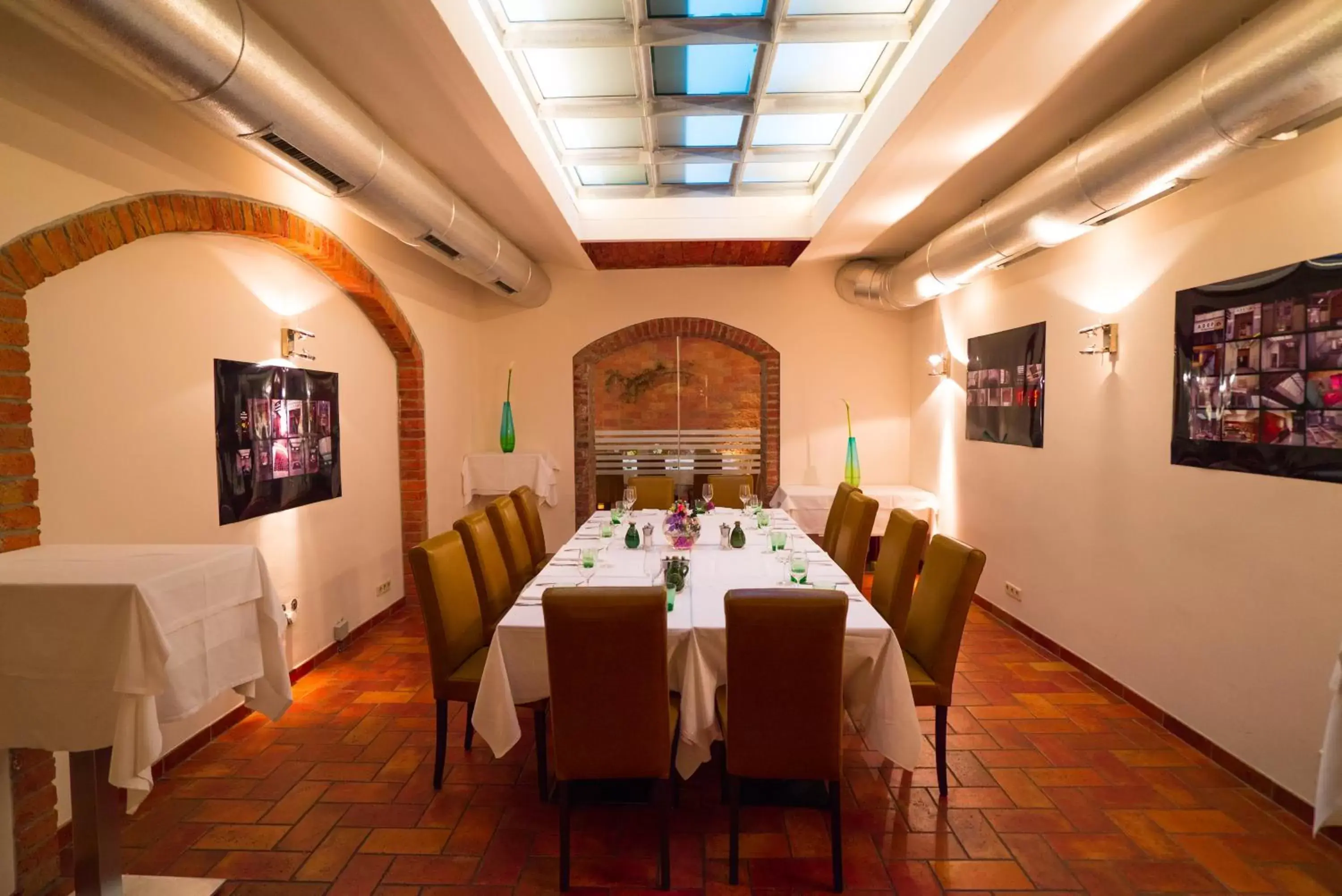 Banquet/Function facilities, Restaurant/Places to Eat in Hotel Marc Aurel - Newly refurbished