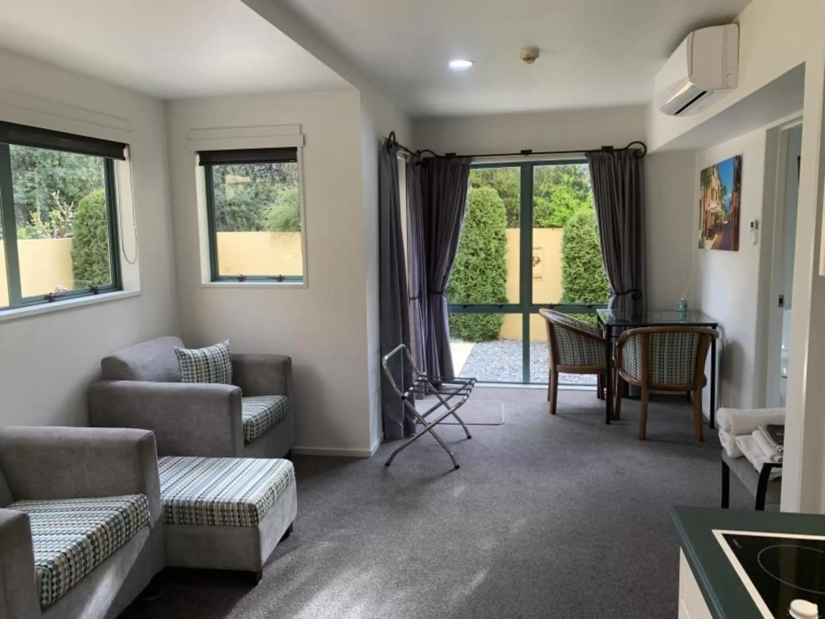 Living room, Seating Area in Tuscany Gardens Motor Lodge