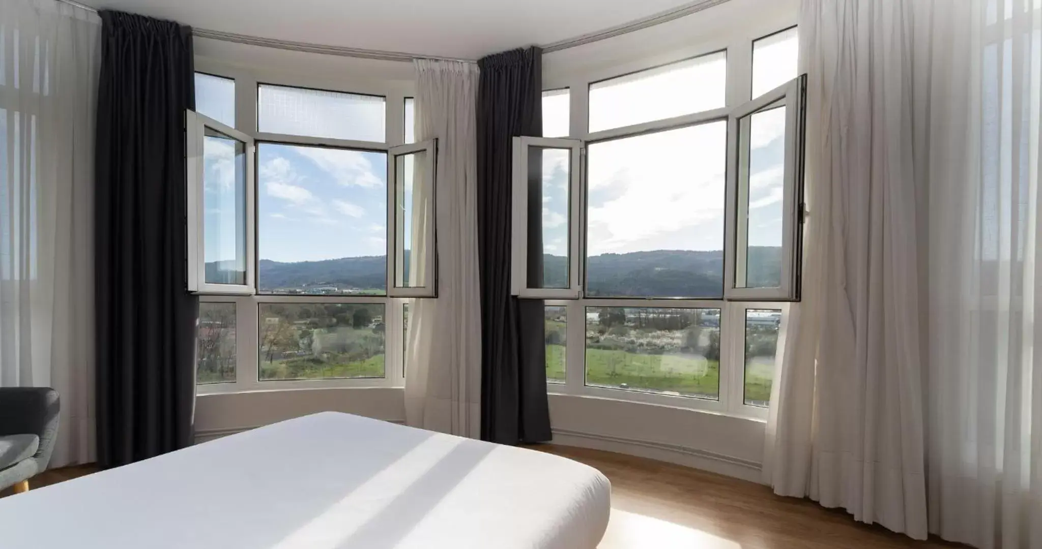 View (from property/room), Mountain View in Hotel Seminario Aeropuerto Bilbao