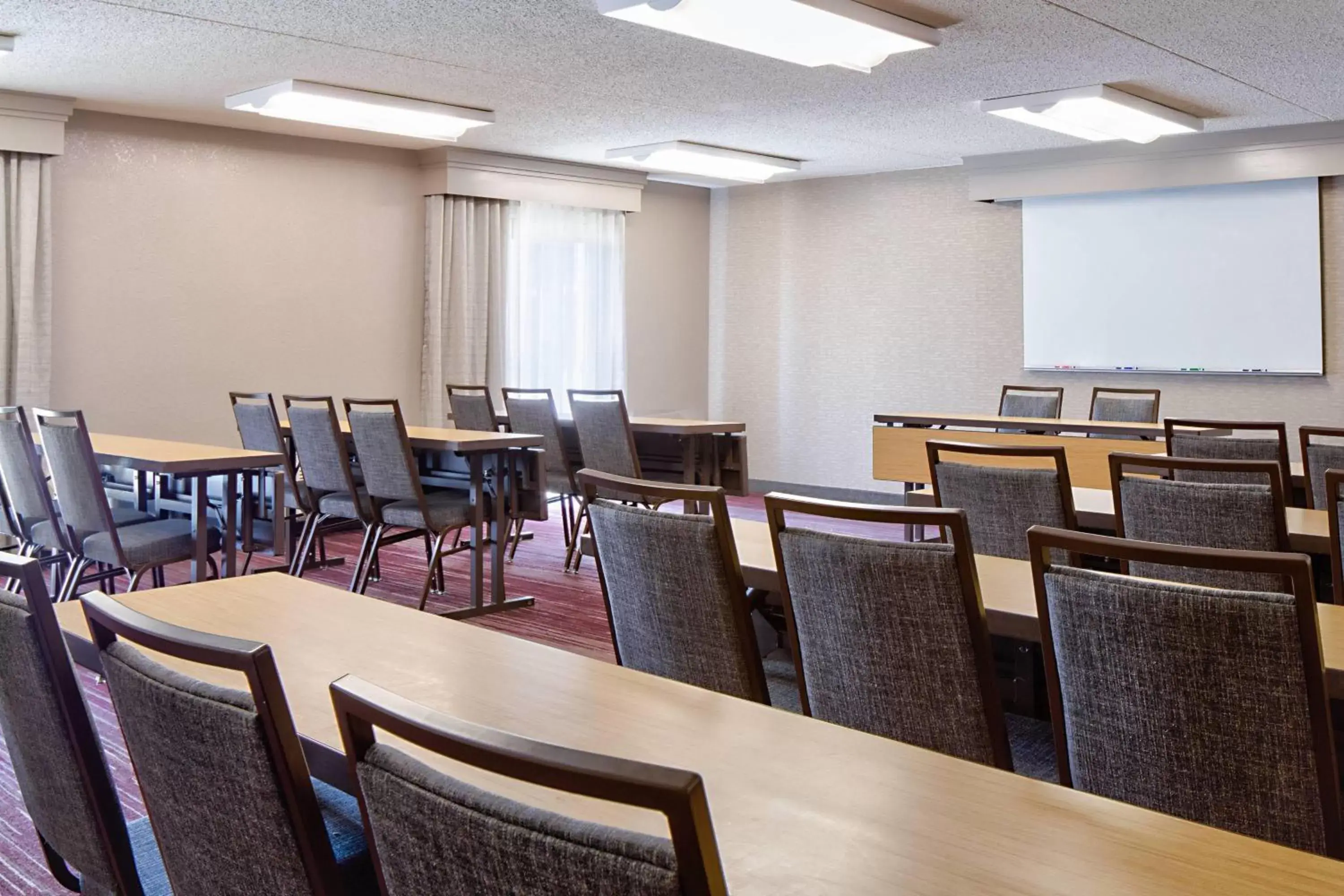 Meeting/conference room in Courtyard by Marriott Dallas Arlington Entertainment District