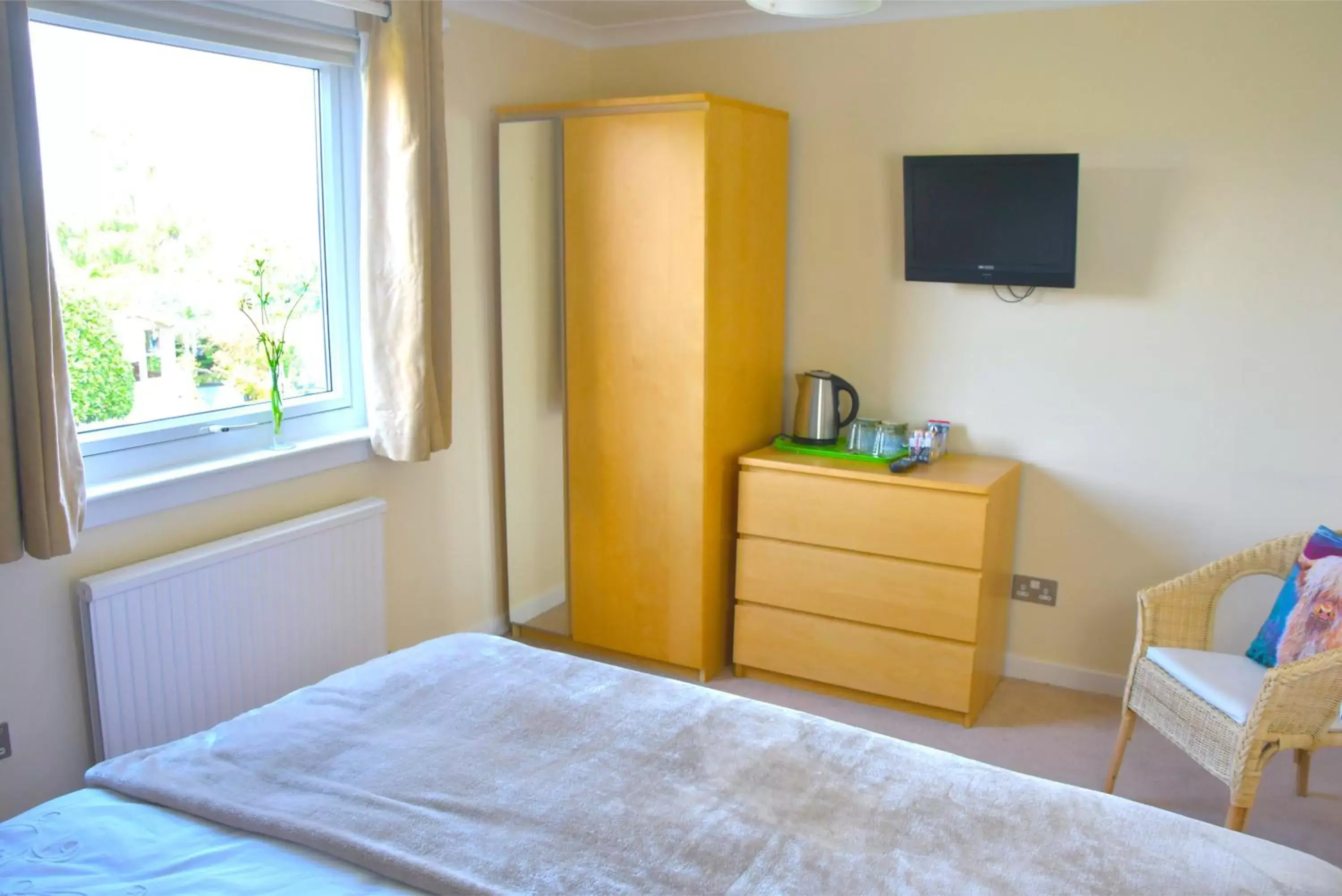 Double or Twin Room in No12 Bed and Breakfast, St Andrews Double or Twin Room in No12 Bed and Breakfast, St Andrews