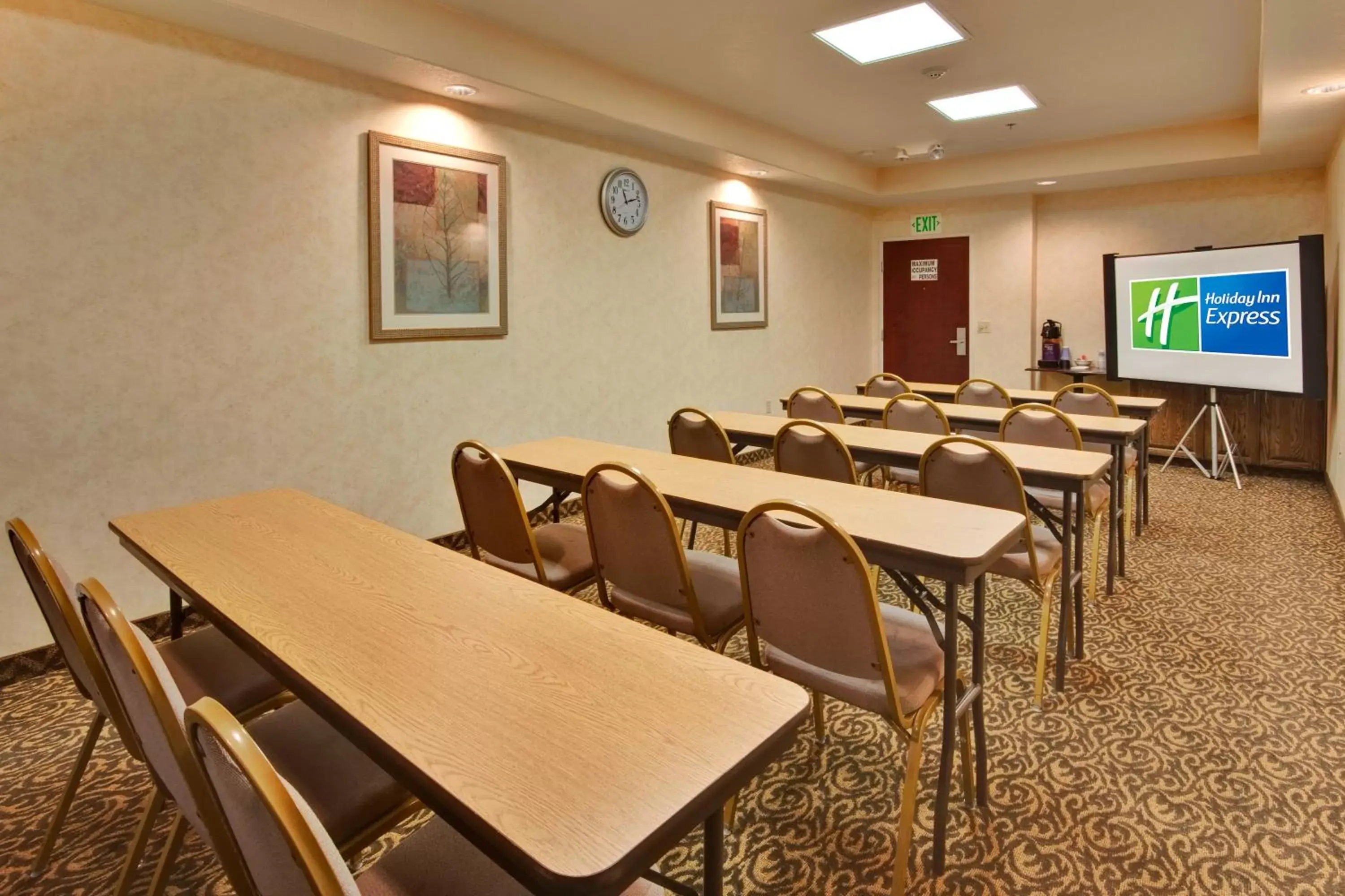 Meeting/conference room in Holiday Inn Express Delano Highway 99, an IHG Hotel