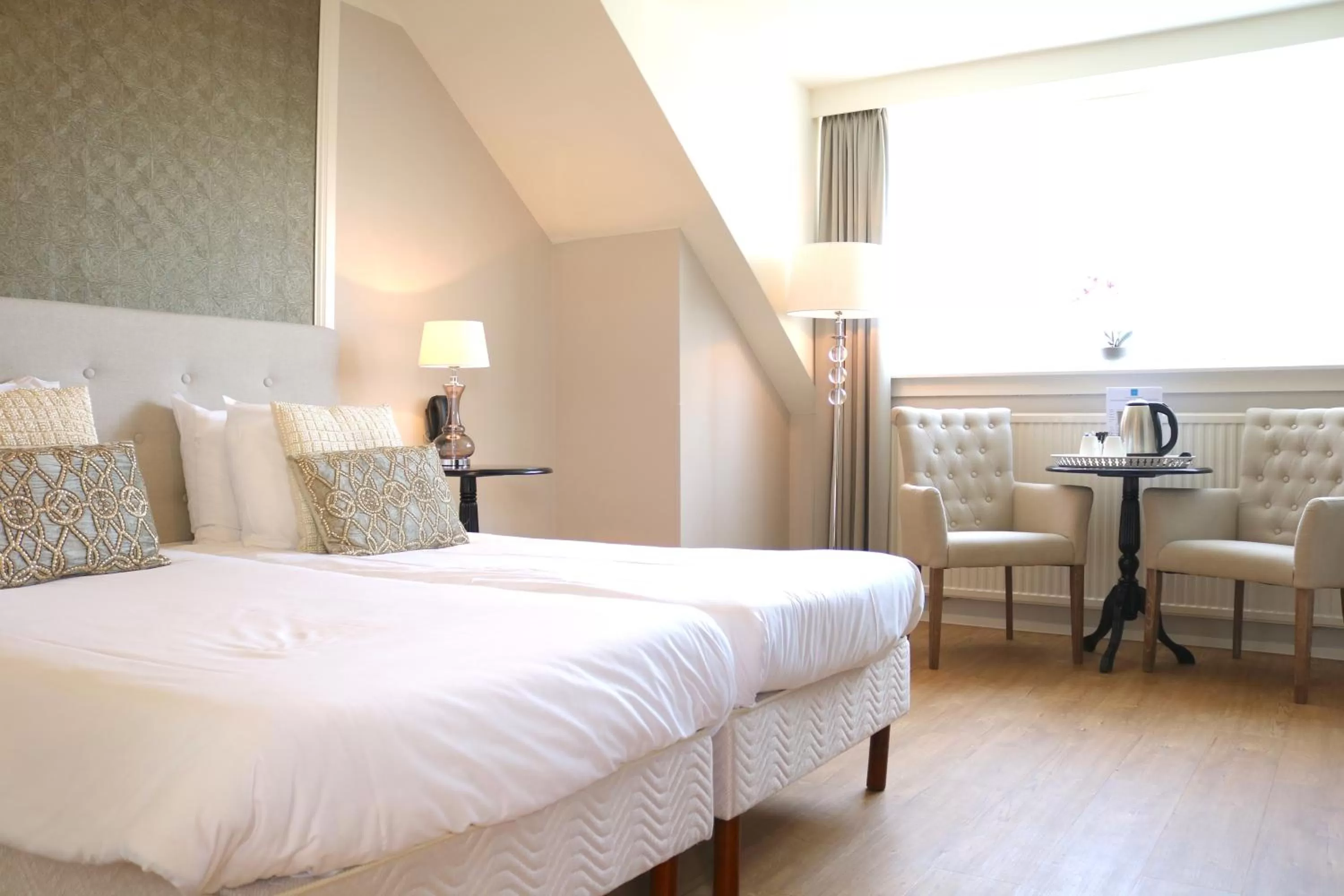 Coffee/tea facilities, Bed in Hotel Brull