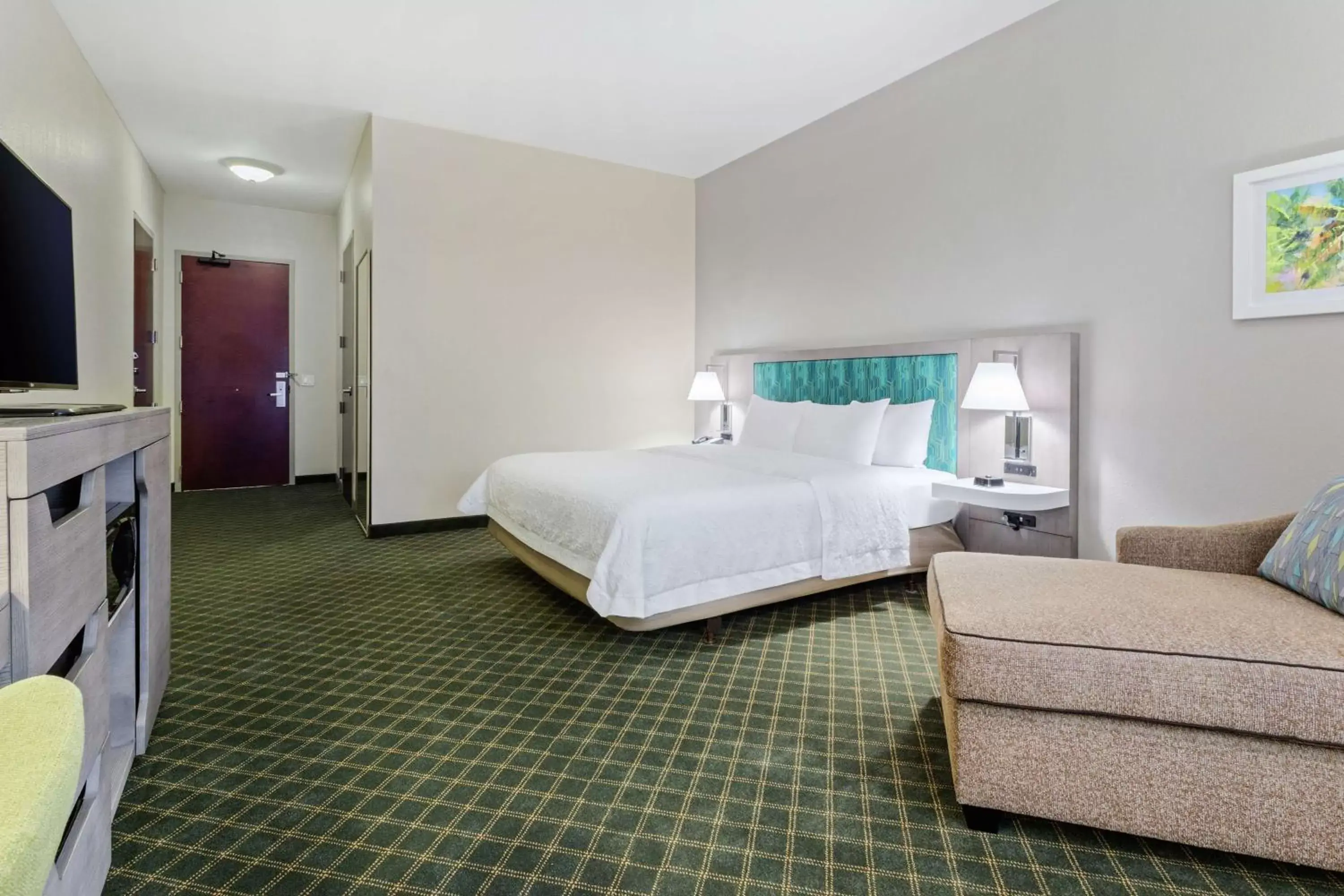 Bedroom, Bed in Hampton Inn West Palm Beach-Lake Worth-Turnpike