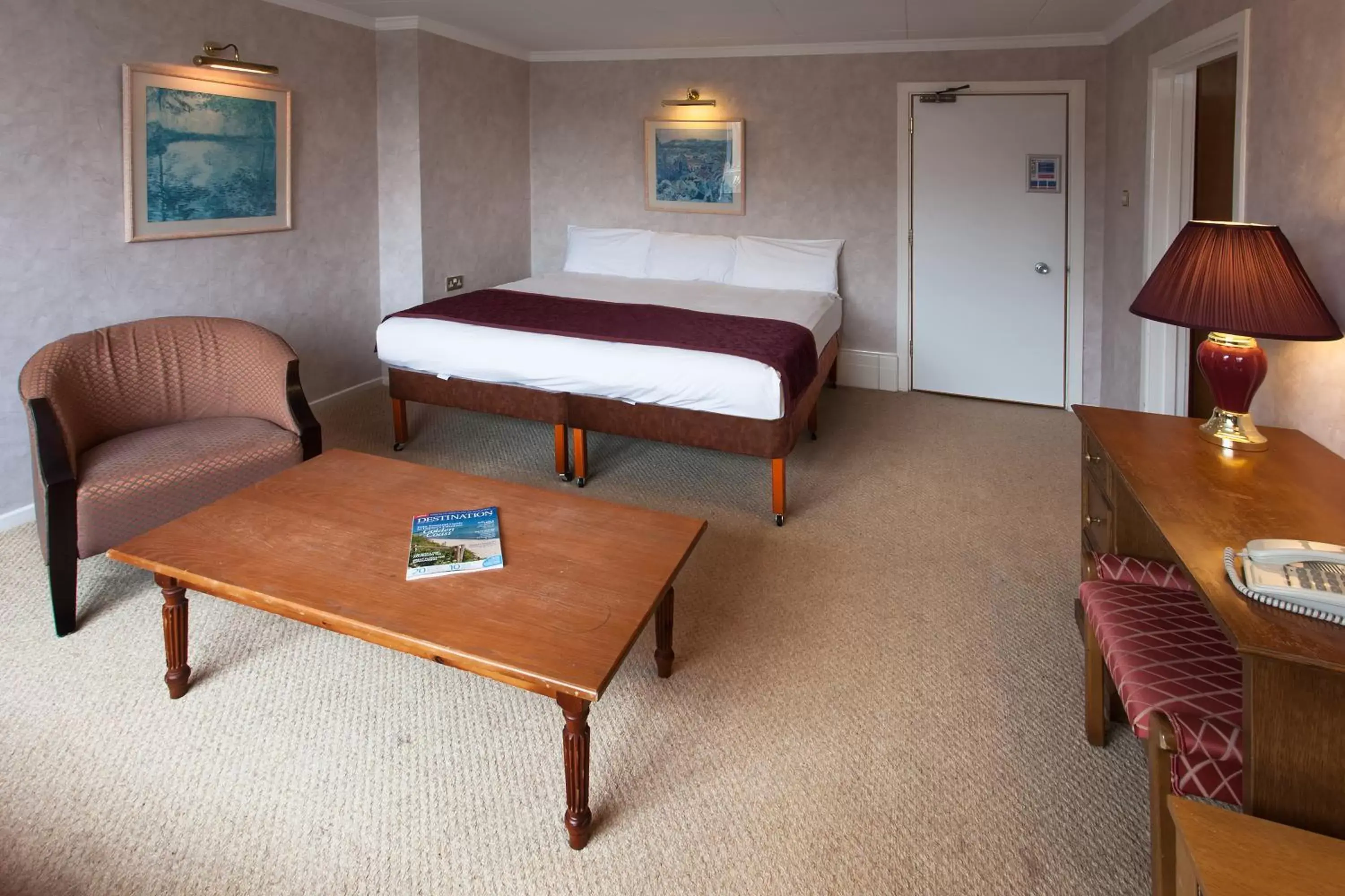 Bedroom, Bed in Heathlands Hotel