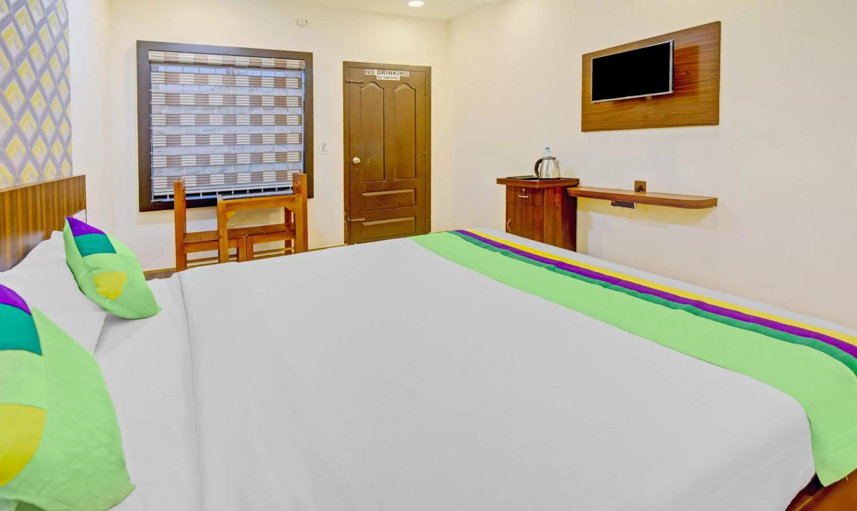 Bedroom, Bed in Itsy Hotels Igloo Residency Raja Seat