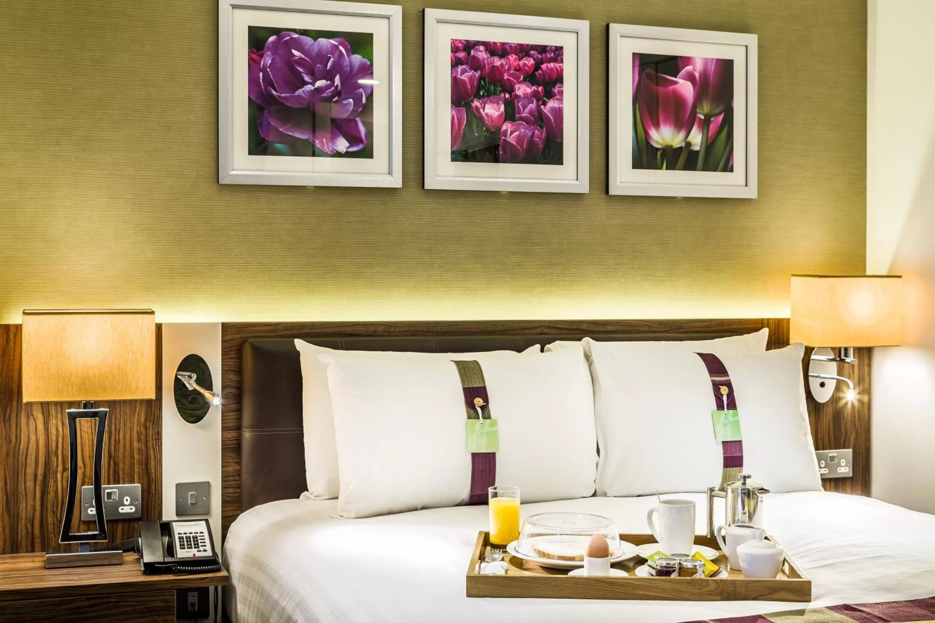 Photo of the whole room, Bed in Holiday Inn London Watford Junction by IHG