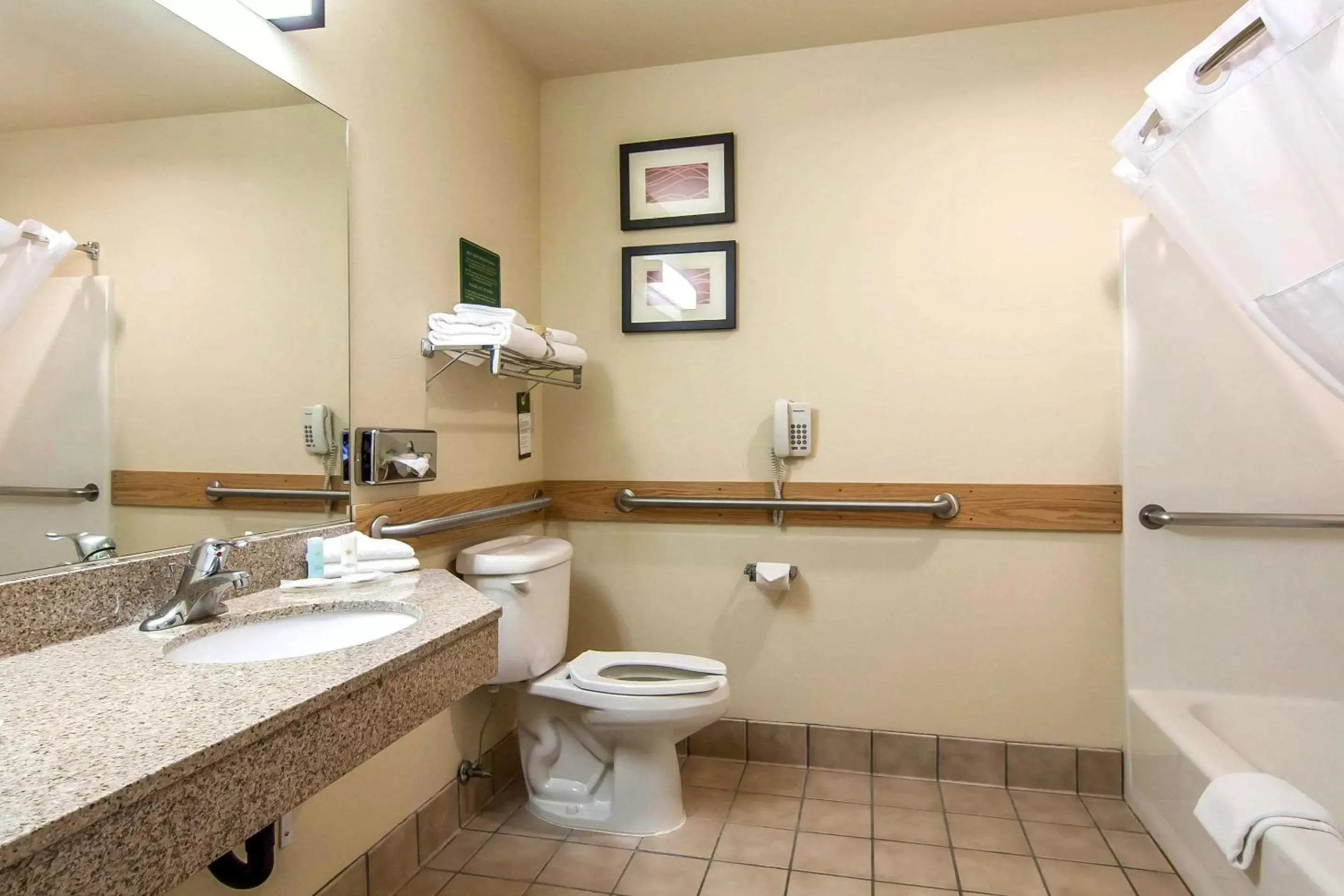 Bathroom in Country Inn & Suites by Radisson, Bend, OR