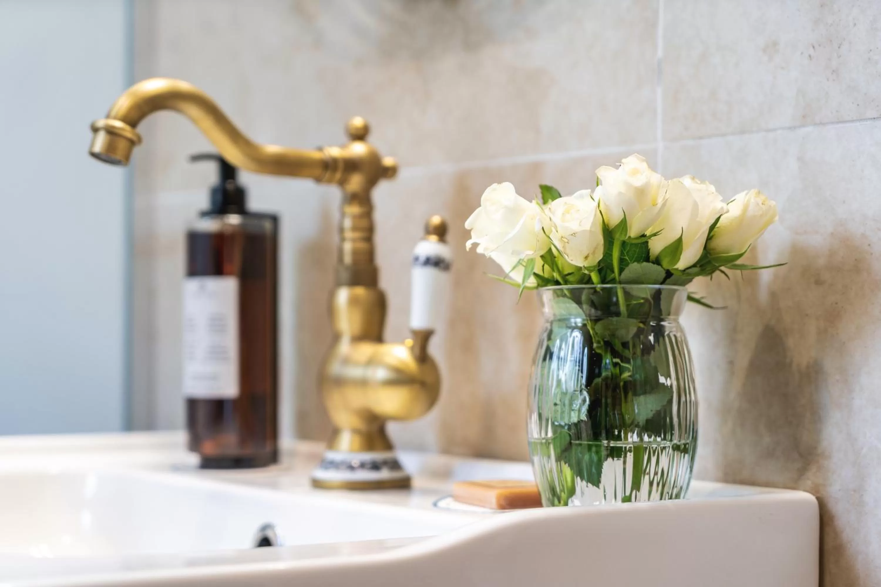 Bathroom in Nikolas Haus Premium Historic Center Stay & Free Parking