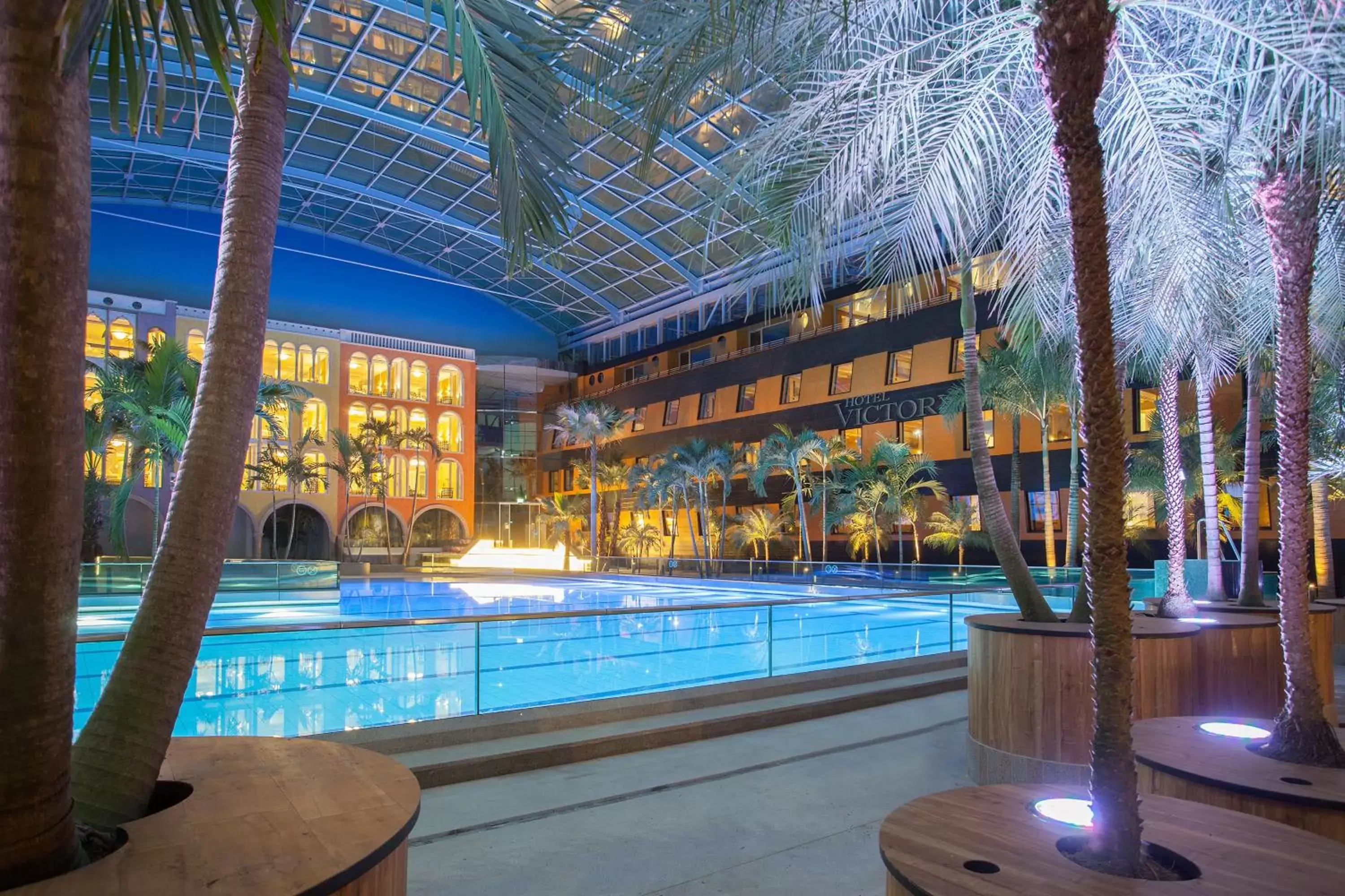 Facade/entrance, Swimming Pool in Hotel Victory Therme Erding