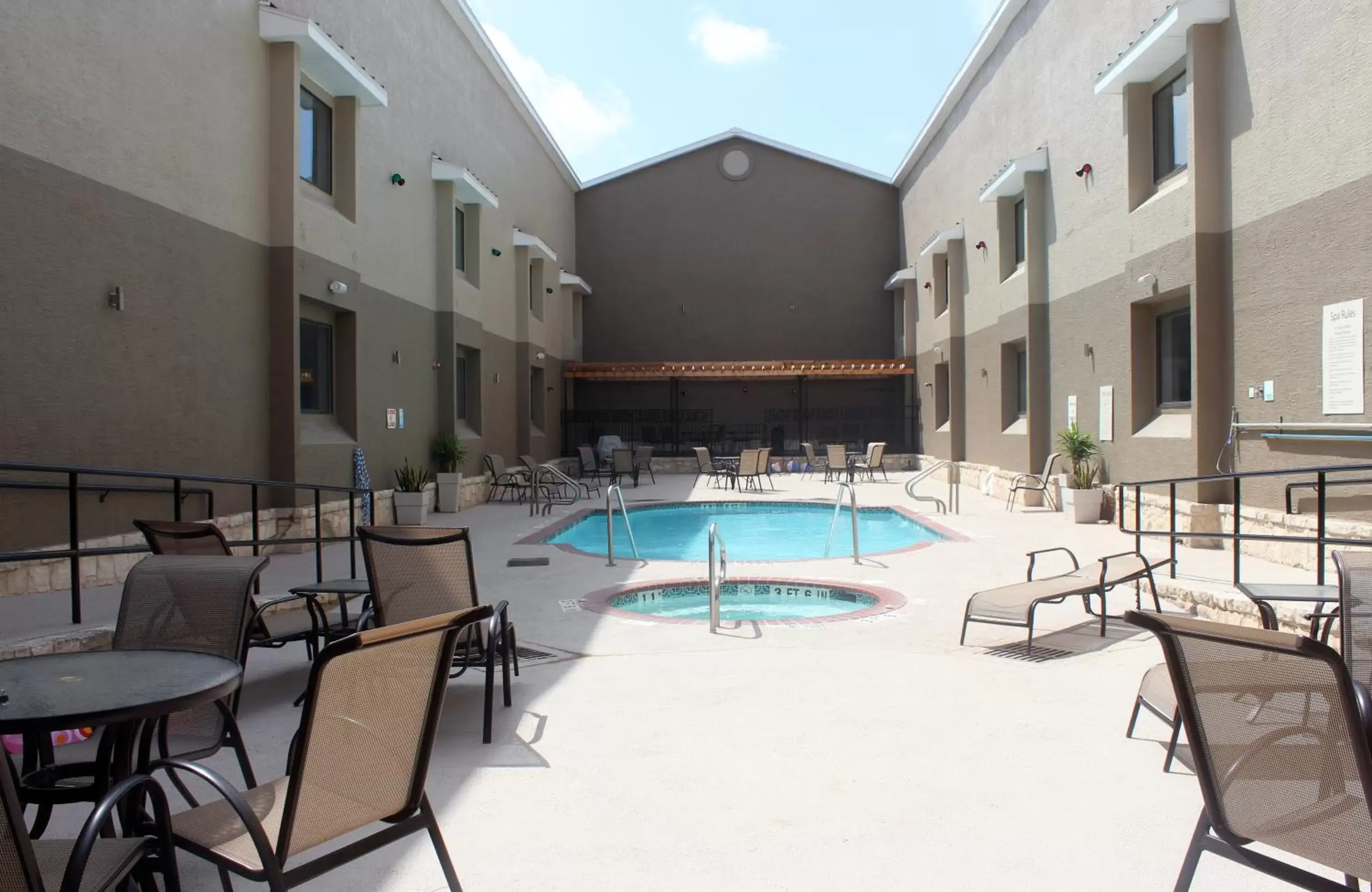 Swimming Pool in Country Inn & Suites by Radisson, Lackland AFB (San Antonio), TX