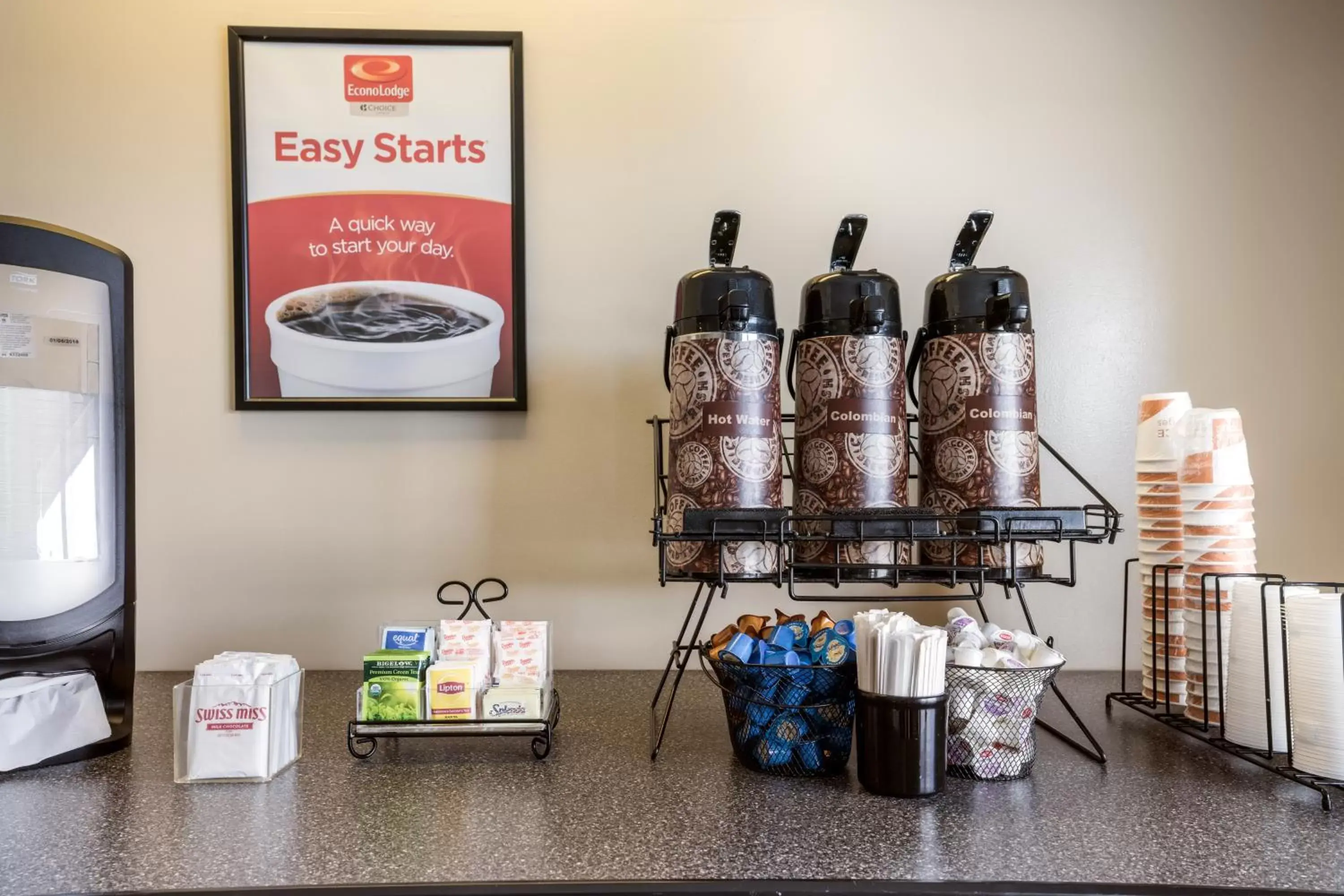 Coffee/tea facilities in Econo Lodge Darien Lakes