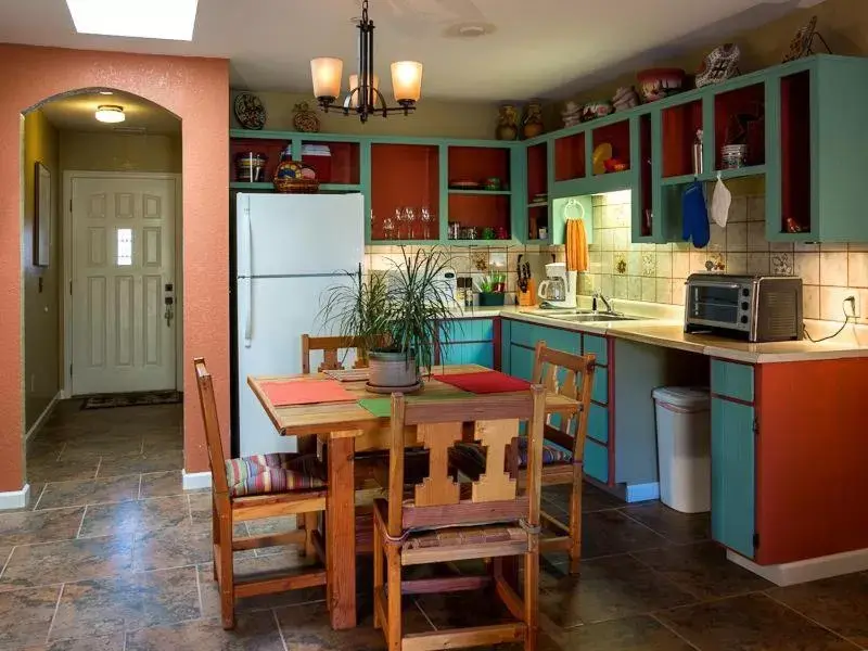 Dining area, Kitchen/Kitchenette in Cozy Cactus Resort sorta-kinda