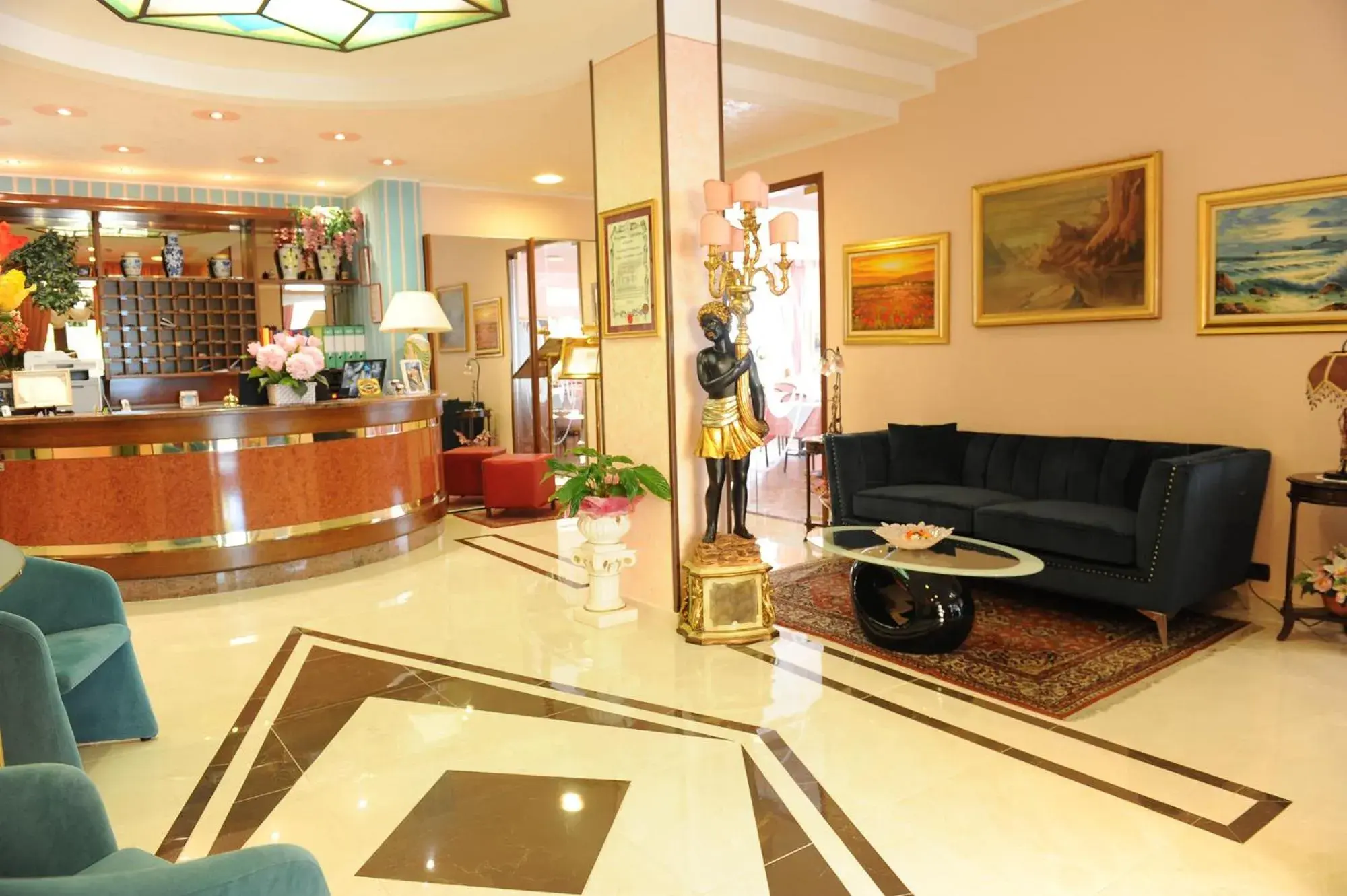 Communal lounge/ TV room, Lobby/Reception in Hotel Cristallo