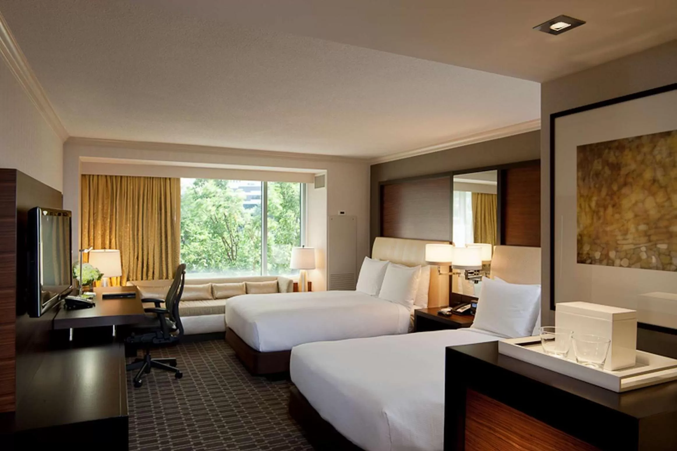 Bedroom, Bed in Hilton McLean Tysons Corner