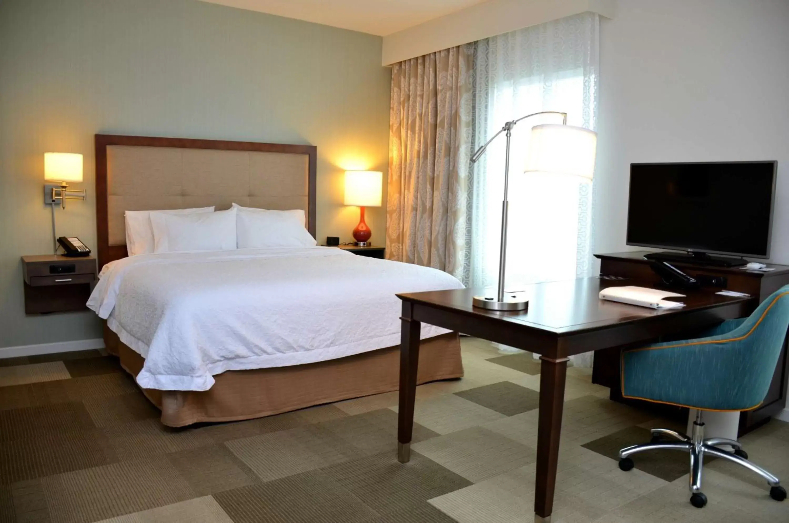 Bedroom, Bed in Hampton Inn & Suites - DeLand Bedroom, Bed in Hampton Inn & Suites - DeLand