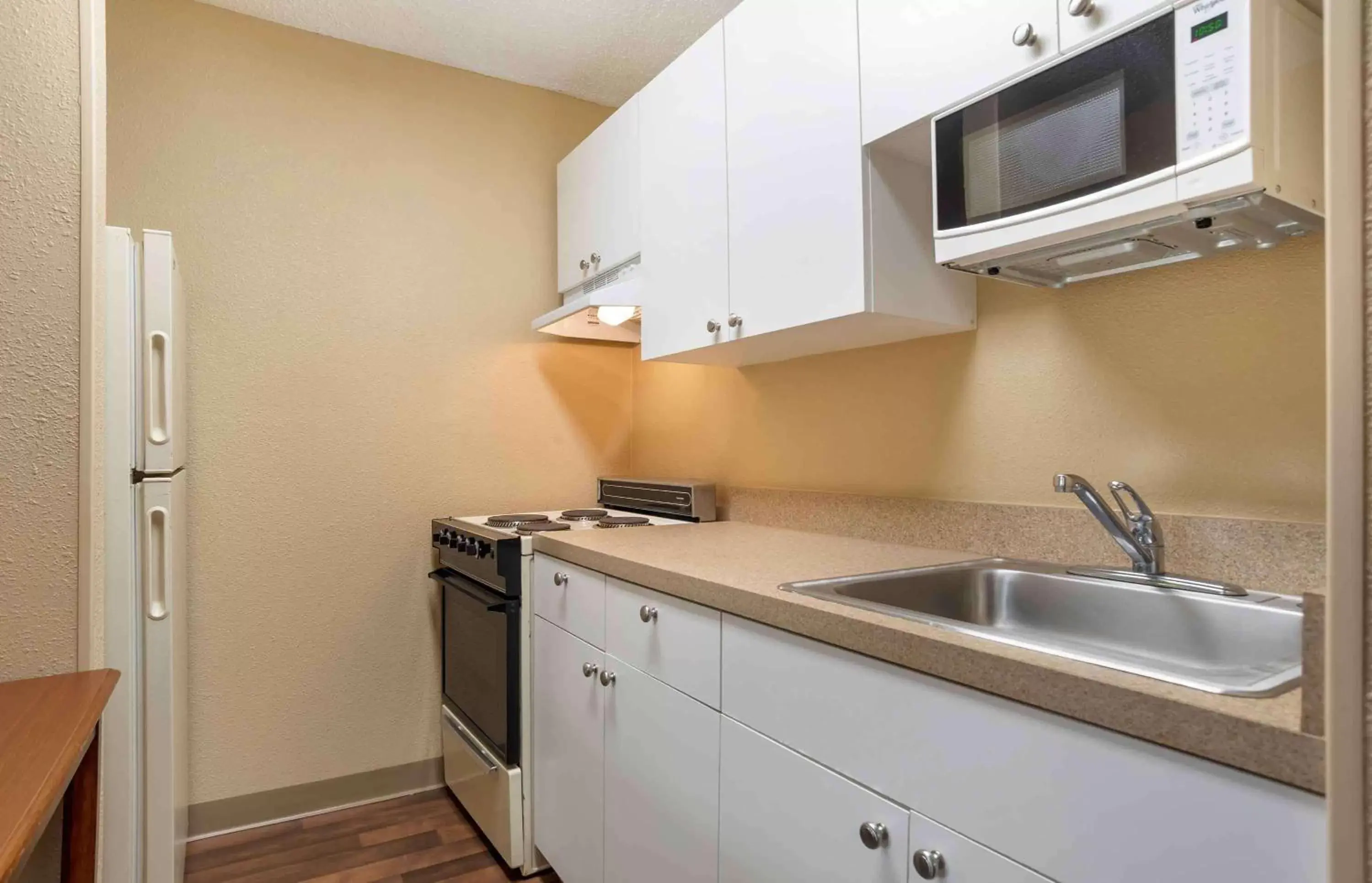 Bedroom, Kitchen/Kitchenette in Extended Stay America Suites - Jackson - Ridgeland