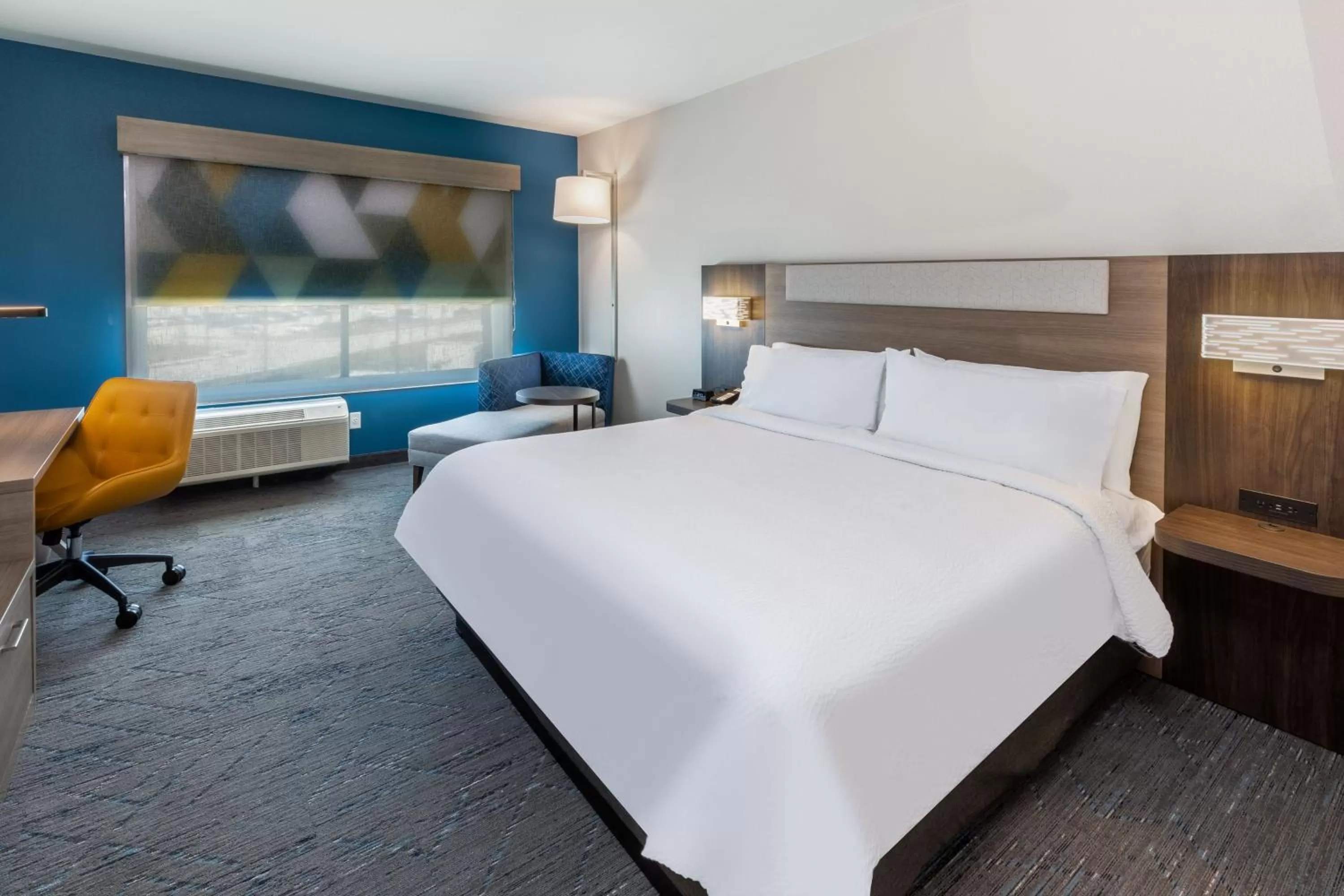 Bed in Holiday Inn Express & Suites - Houston SW - Rosenberg by IHG