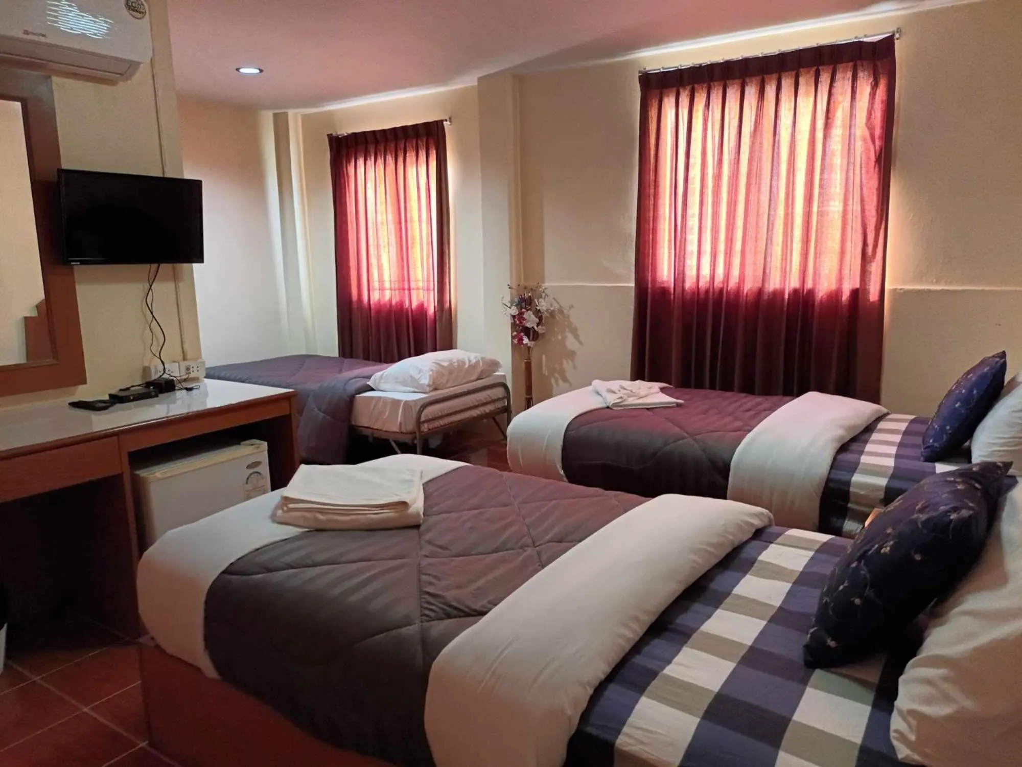 Bed in Patong Rose Guest House 50m to Beach